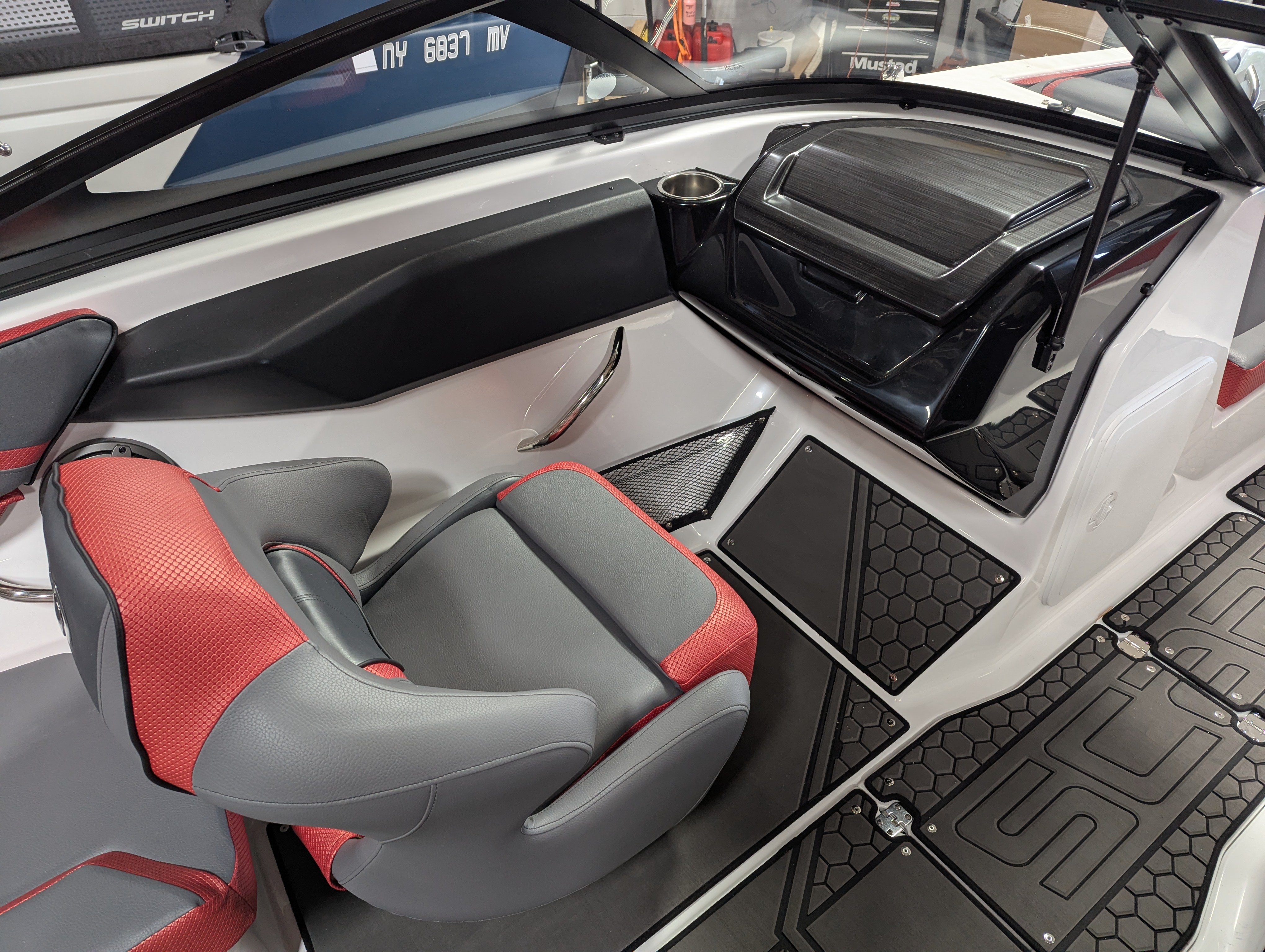 2025 Scarab 215LX - Photo 7
