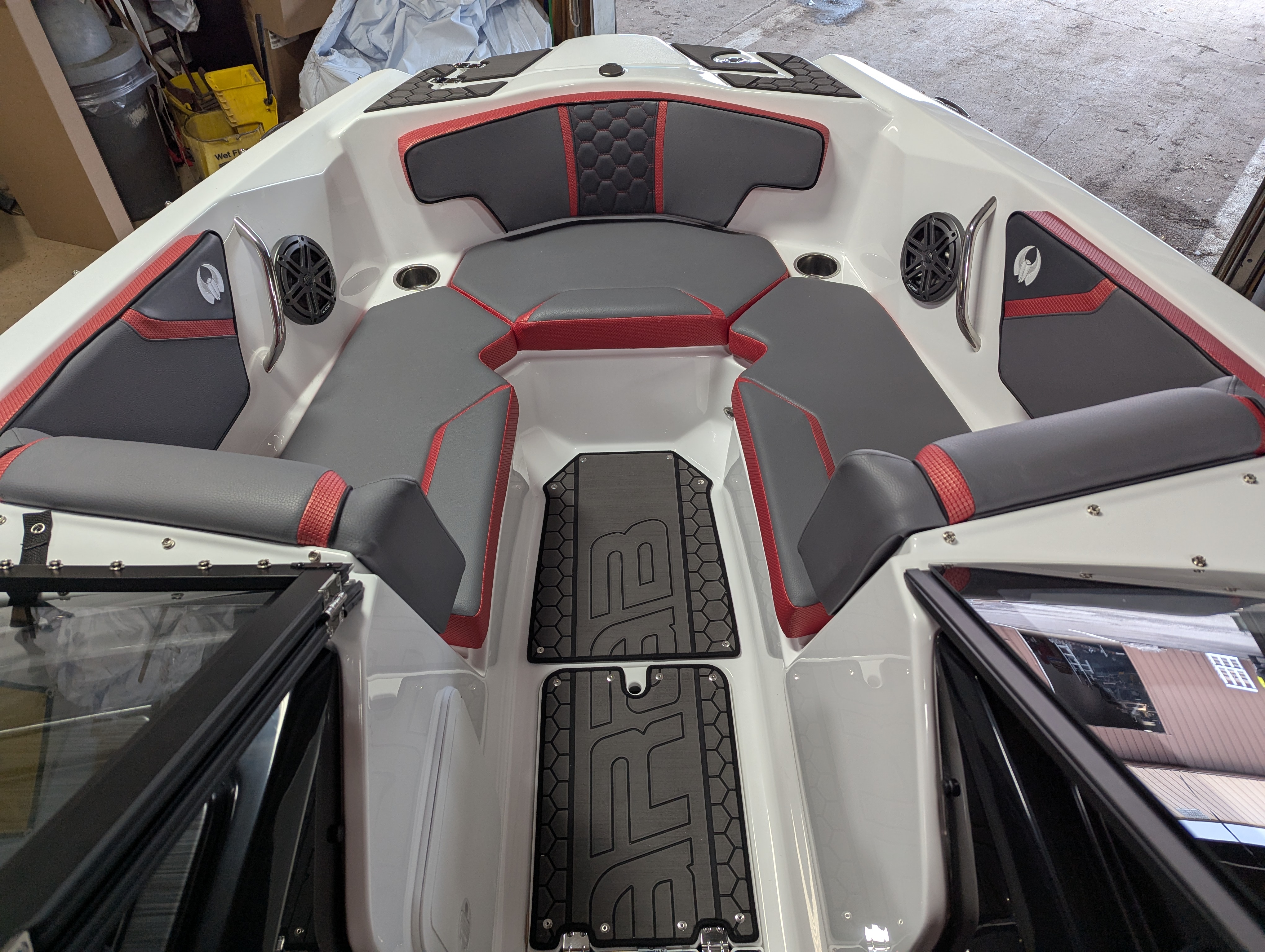 2025 Scarab 215LX - Photo 8