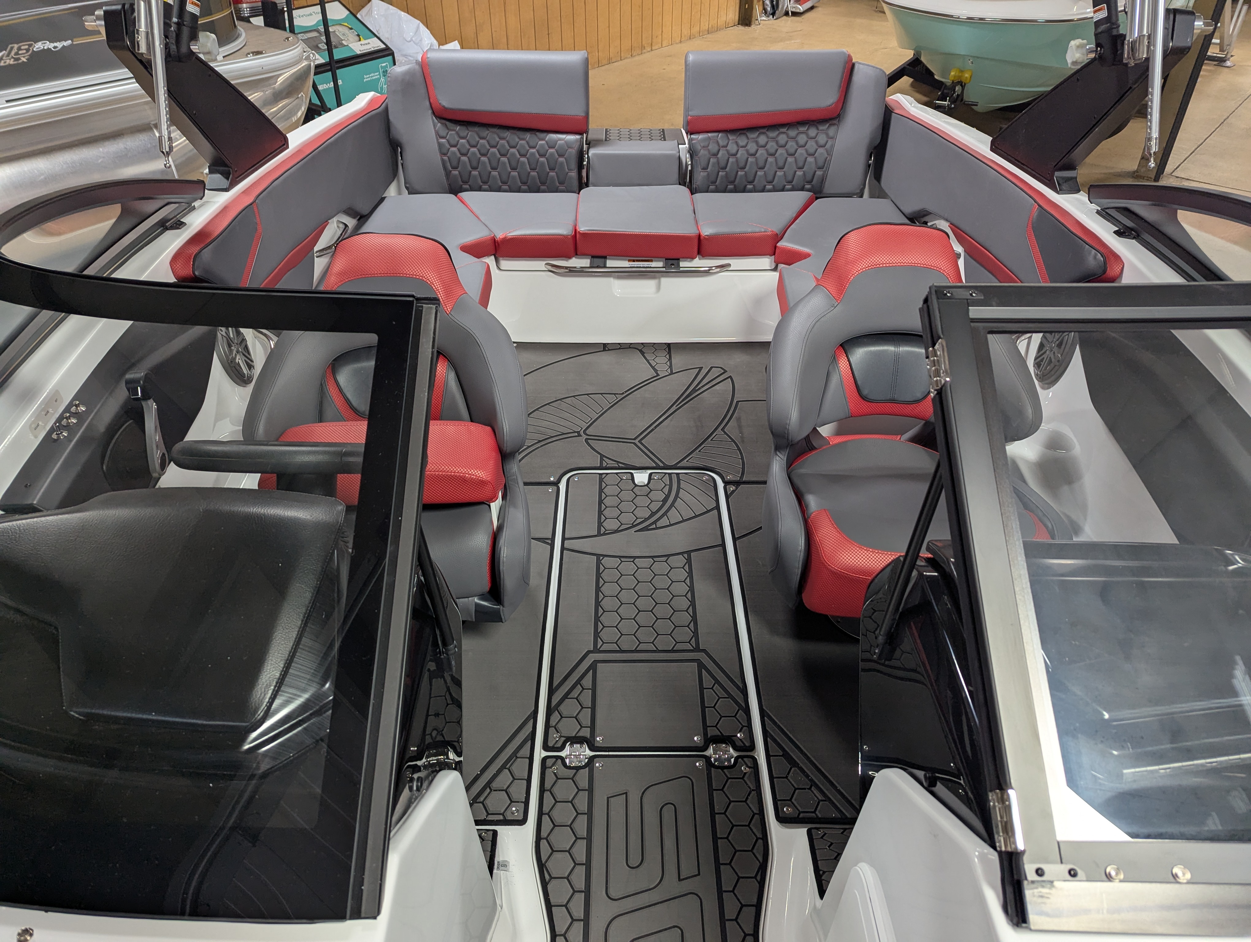 2025 Scarab 215LX - Photo 9