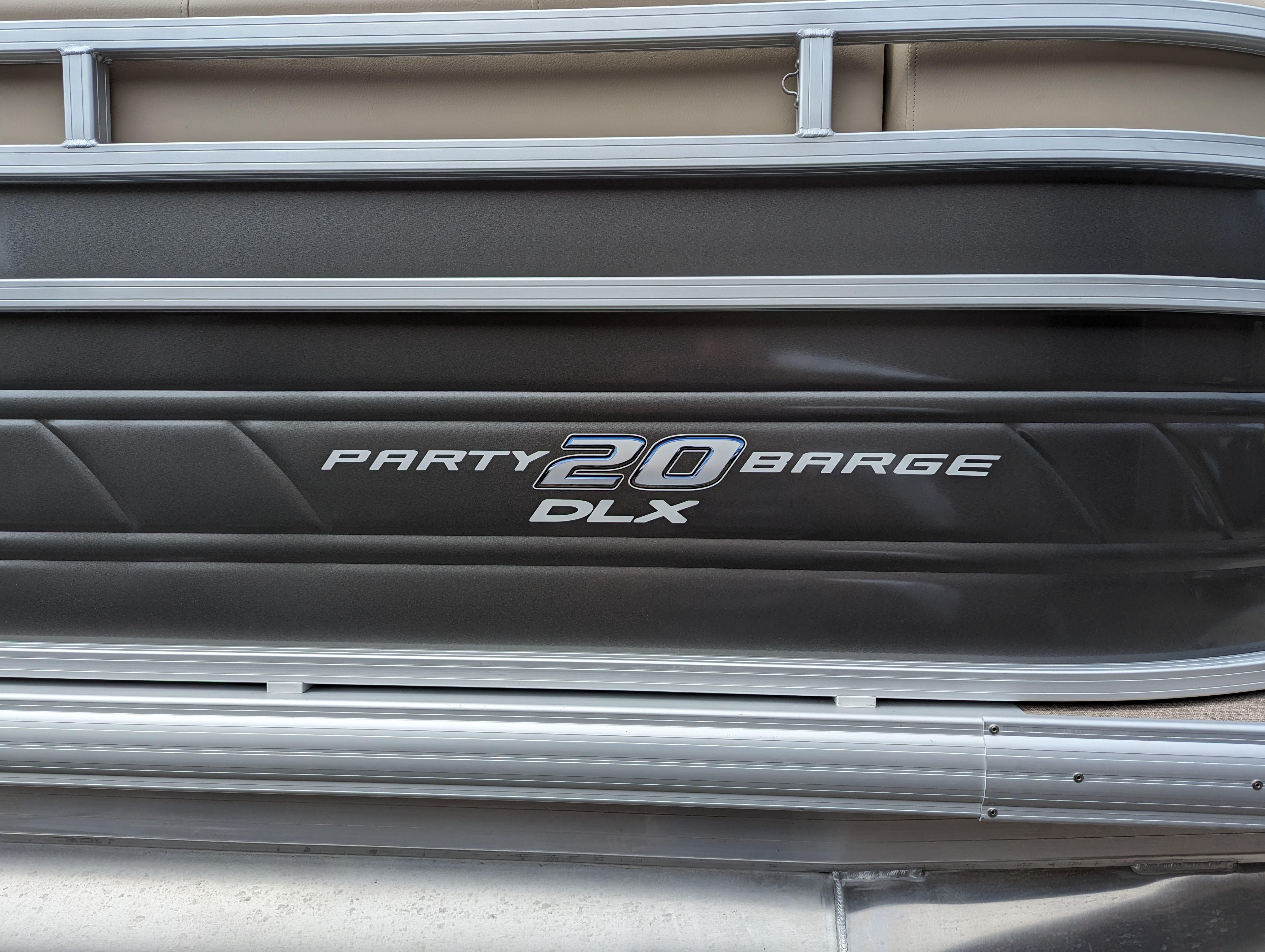 2026 Sun Tracker Party Barge® 20 DLX - Photo 4