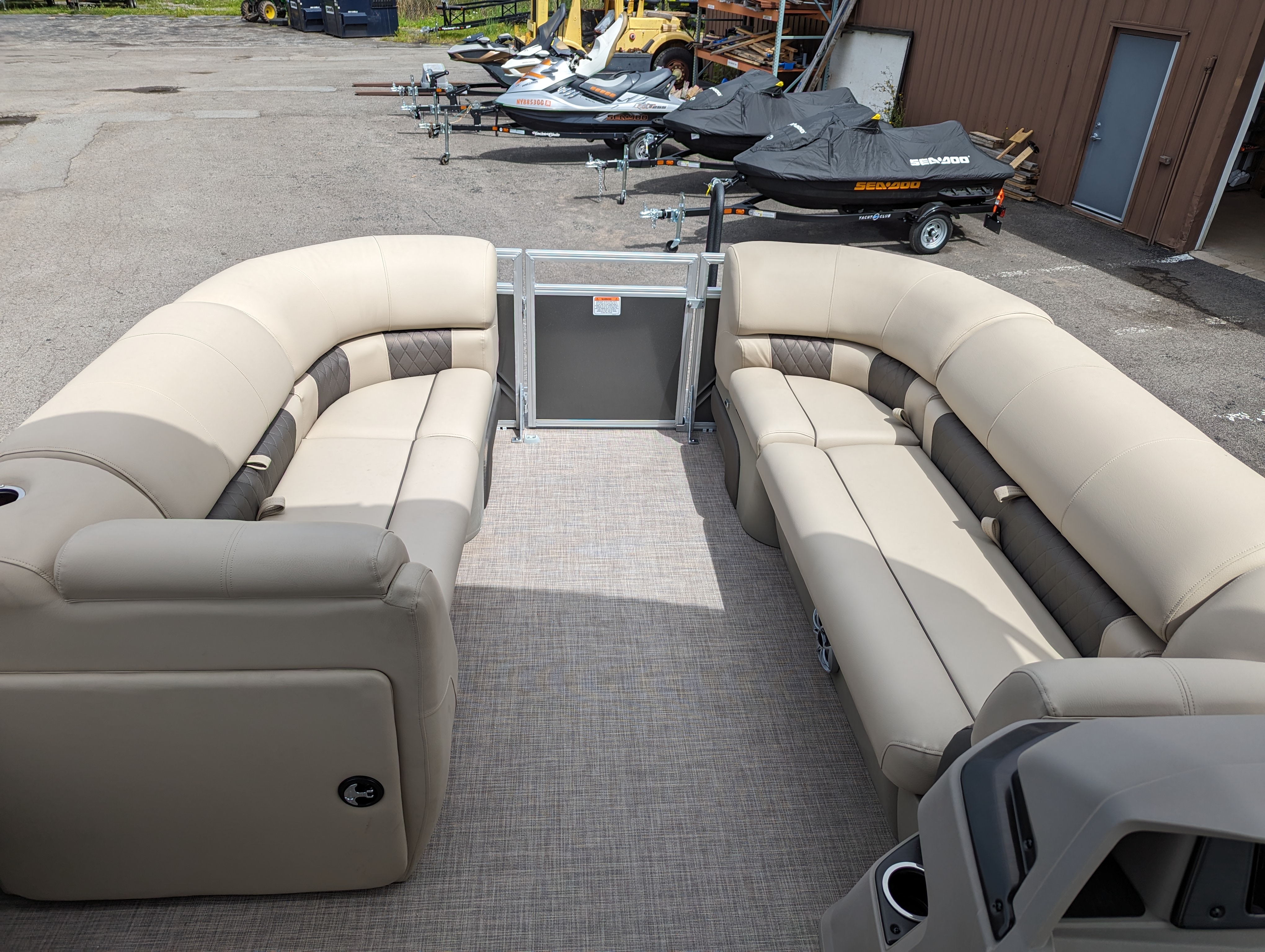 2026 Sun Tracker Party Barge® 20 DLX - Photo 8