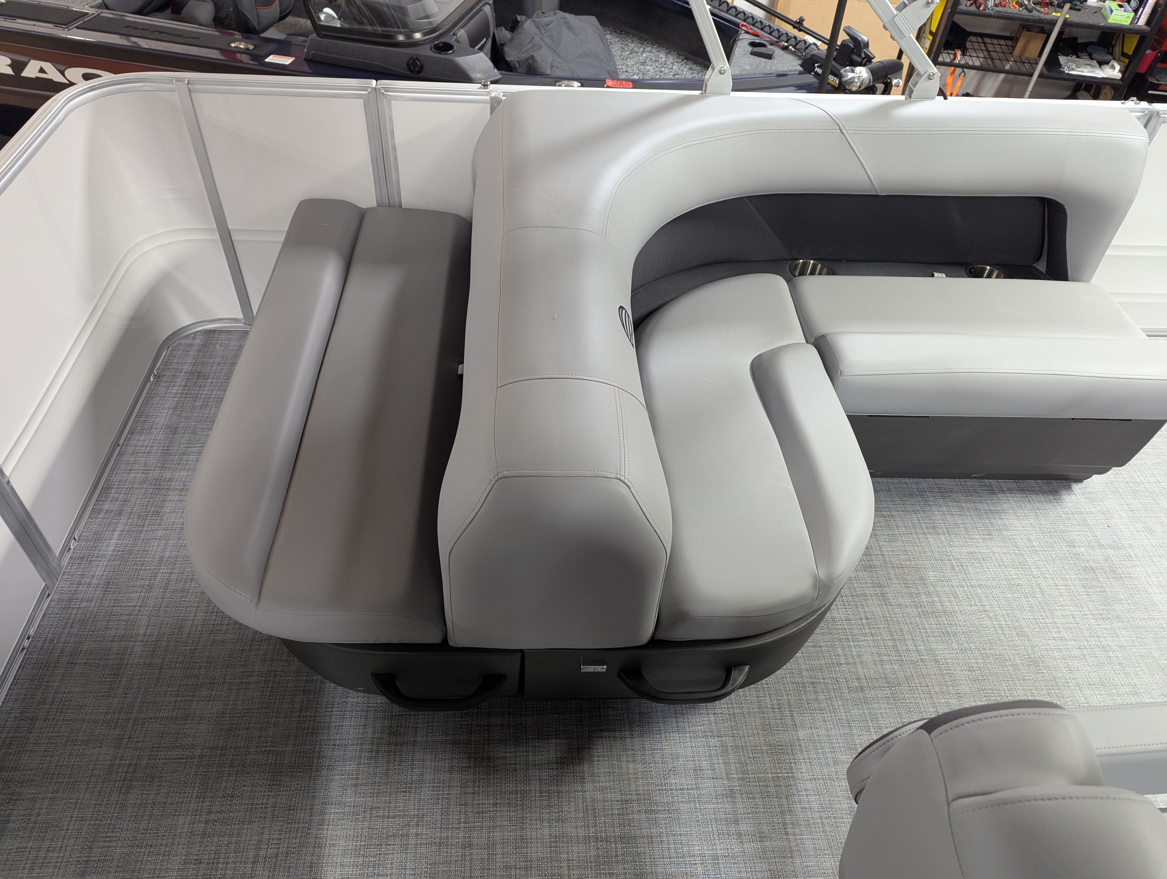 2026 Sun Tracker Party Barge® 18 DLX - Photo 6