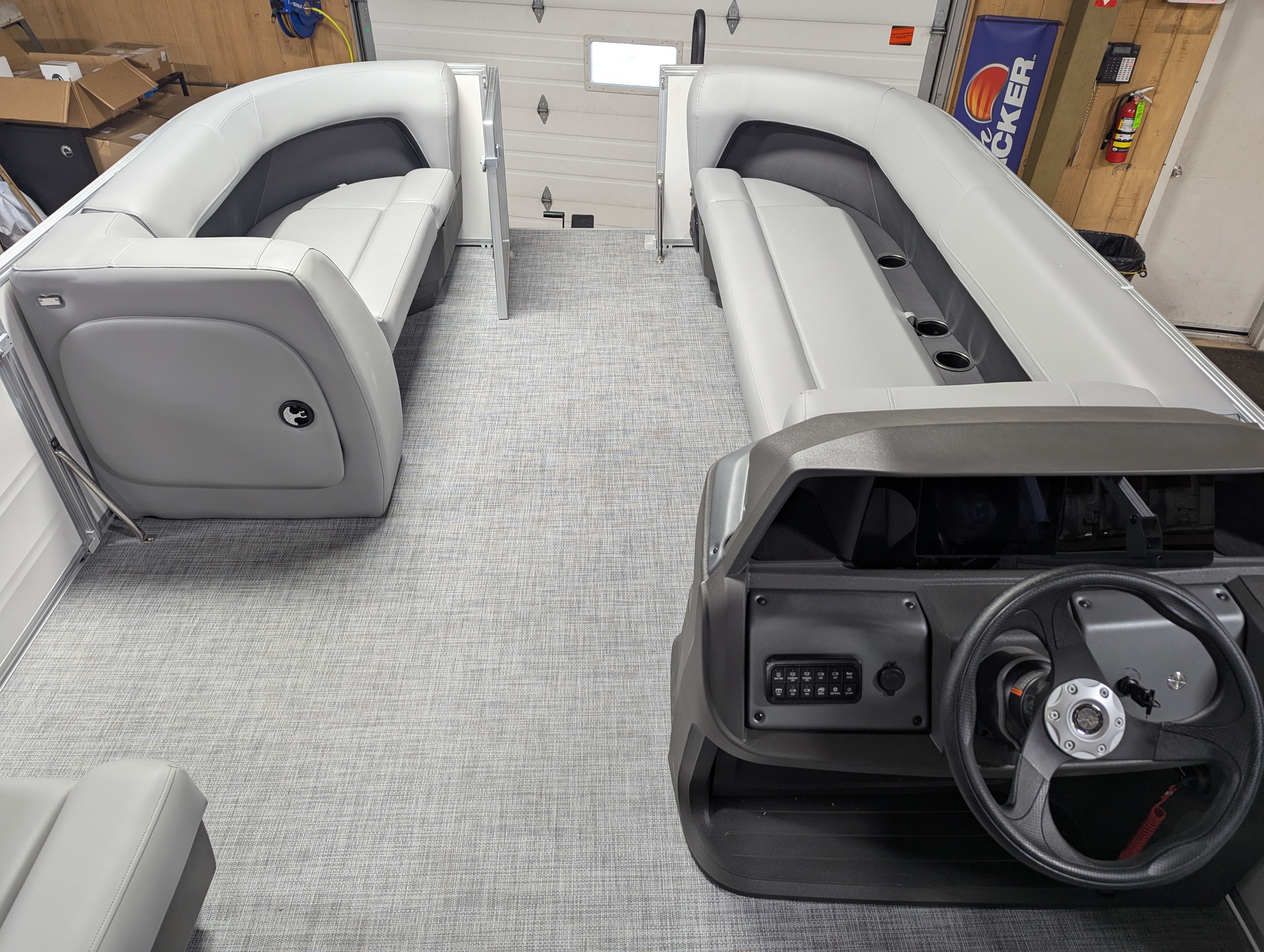 2026 Sun Tracker Party Barge® 18 DLX - Photo 7