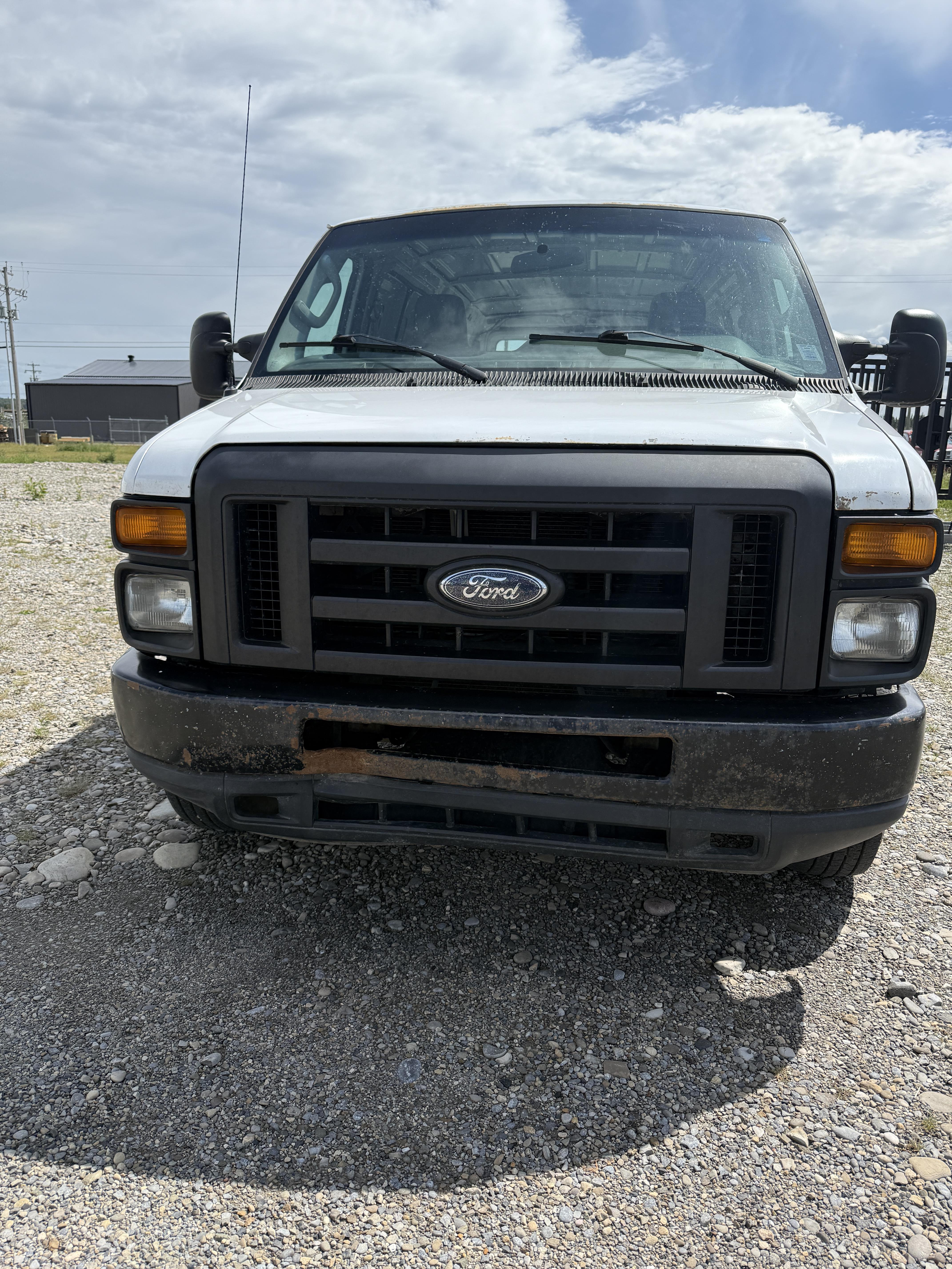 2011 FORD E-250 - Photo 2