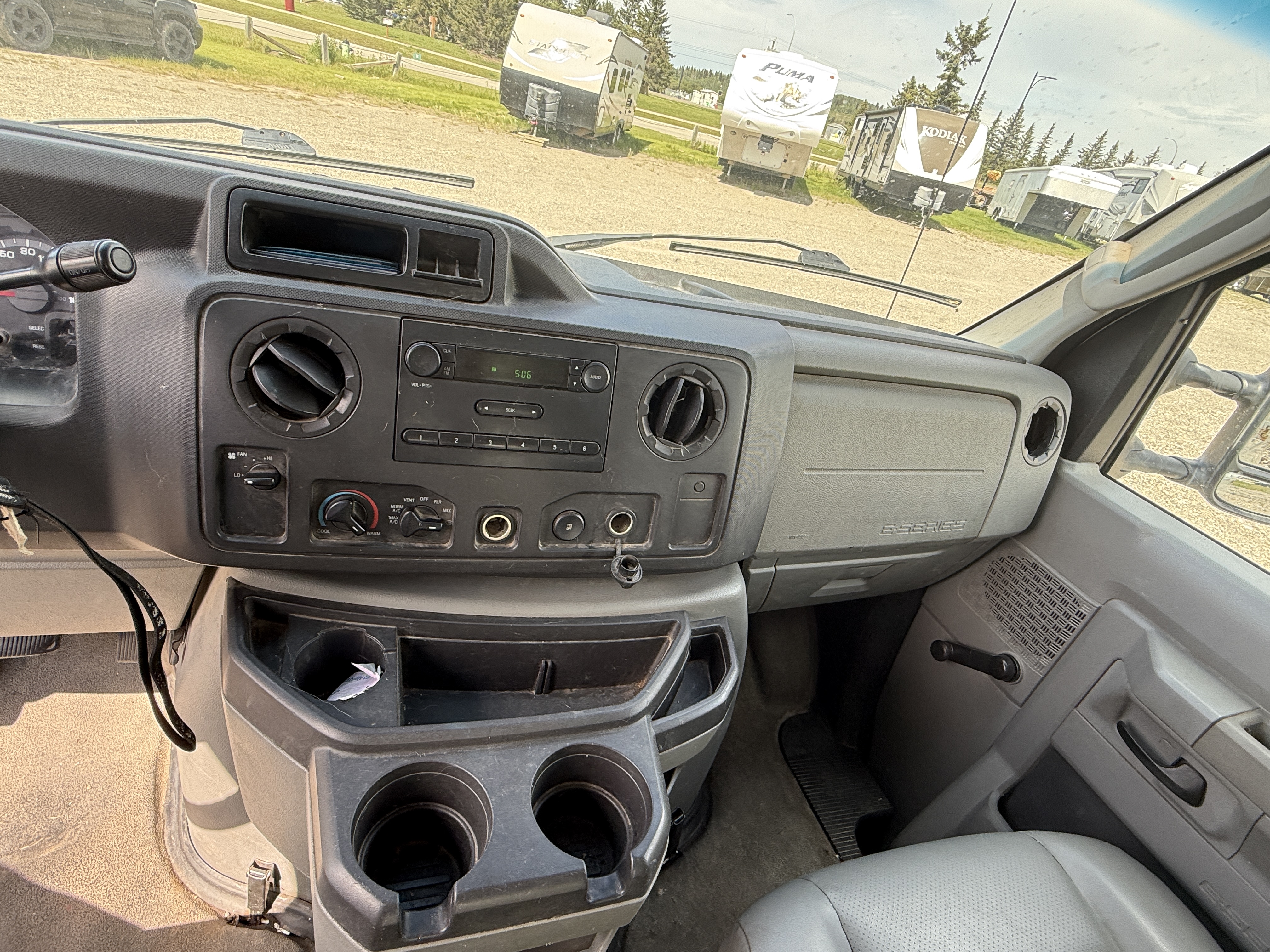 2011 FORD E-250 - Photo 12