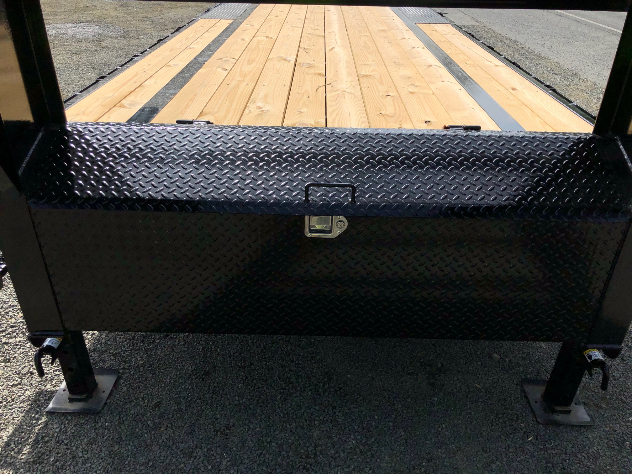 2022 PJ Trailers 8.5'x25ft Deckover Gooseneck w/ Monster Ramps & Duals