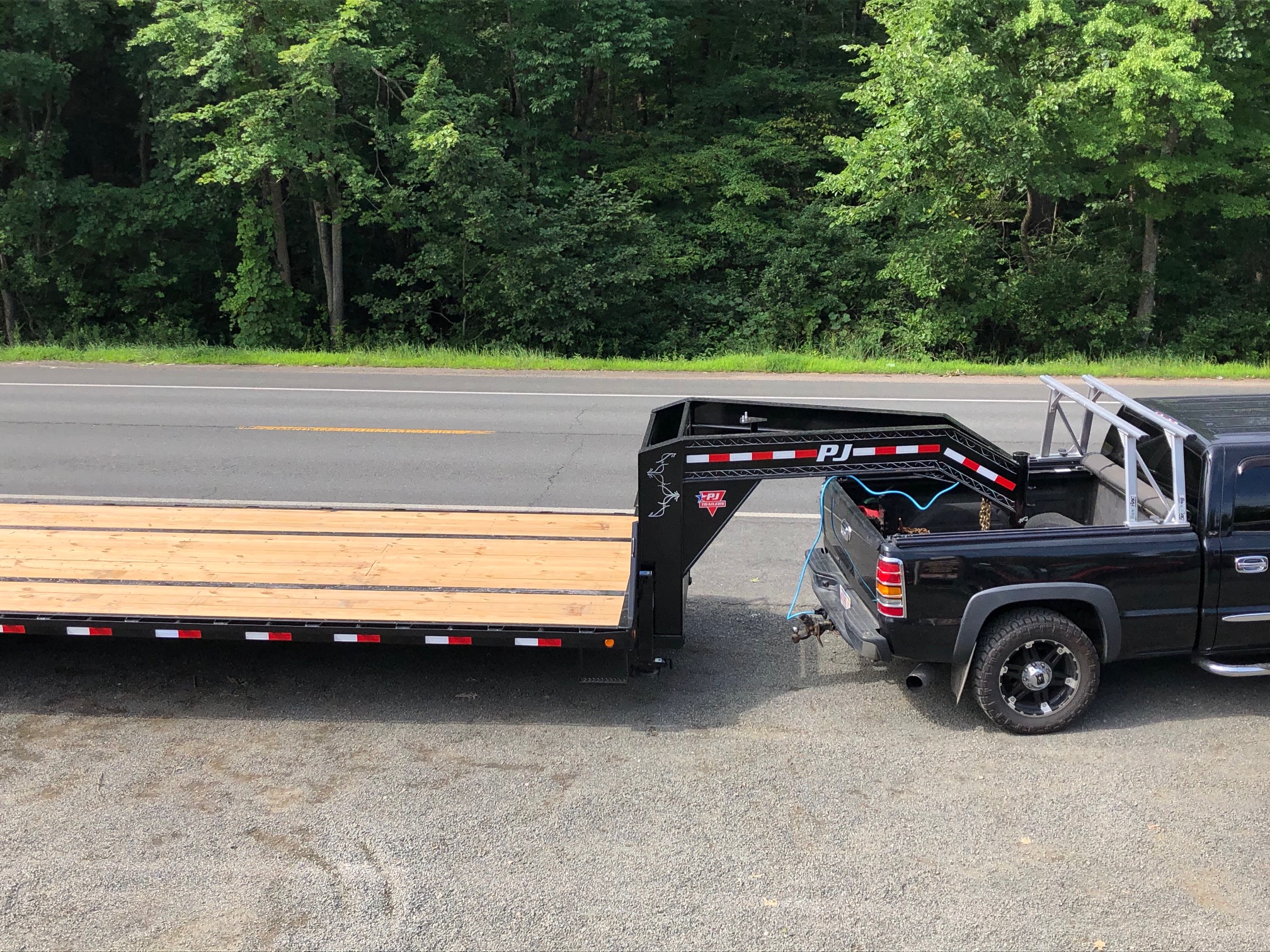 2022 PJ Trailers 32' Gooseneck Low Pro Flatdeck w/ Duals & Monster