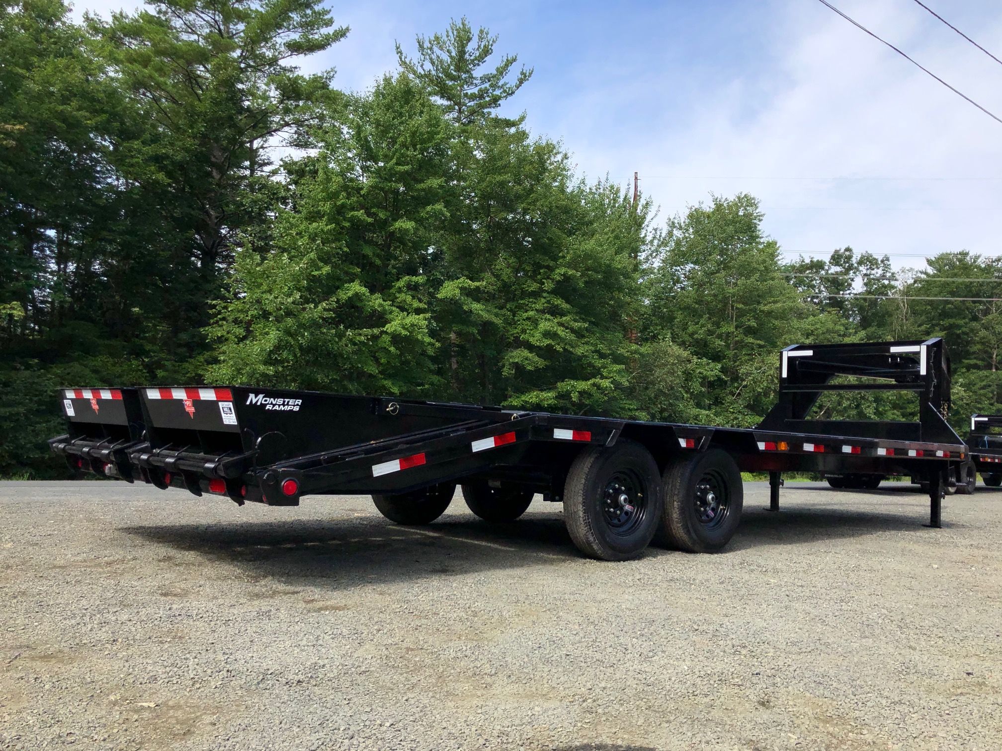 2022 PJ Trailers 25FT Deckover Gooseneck w/ Monster Ramps (15,860 GVW