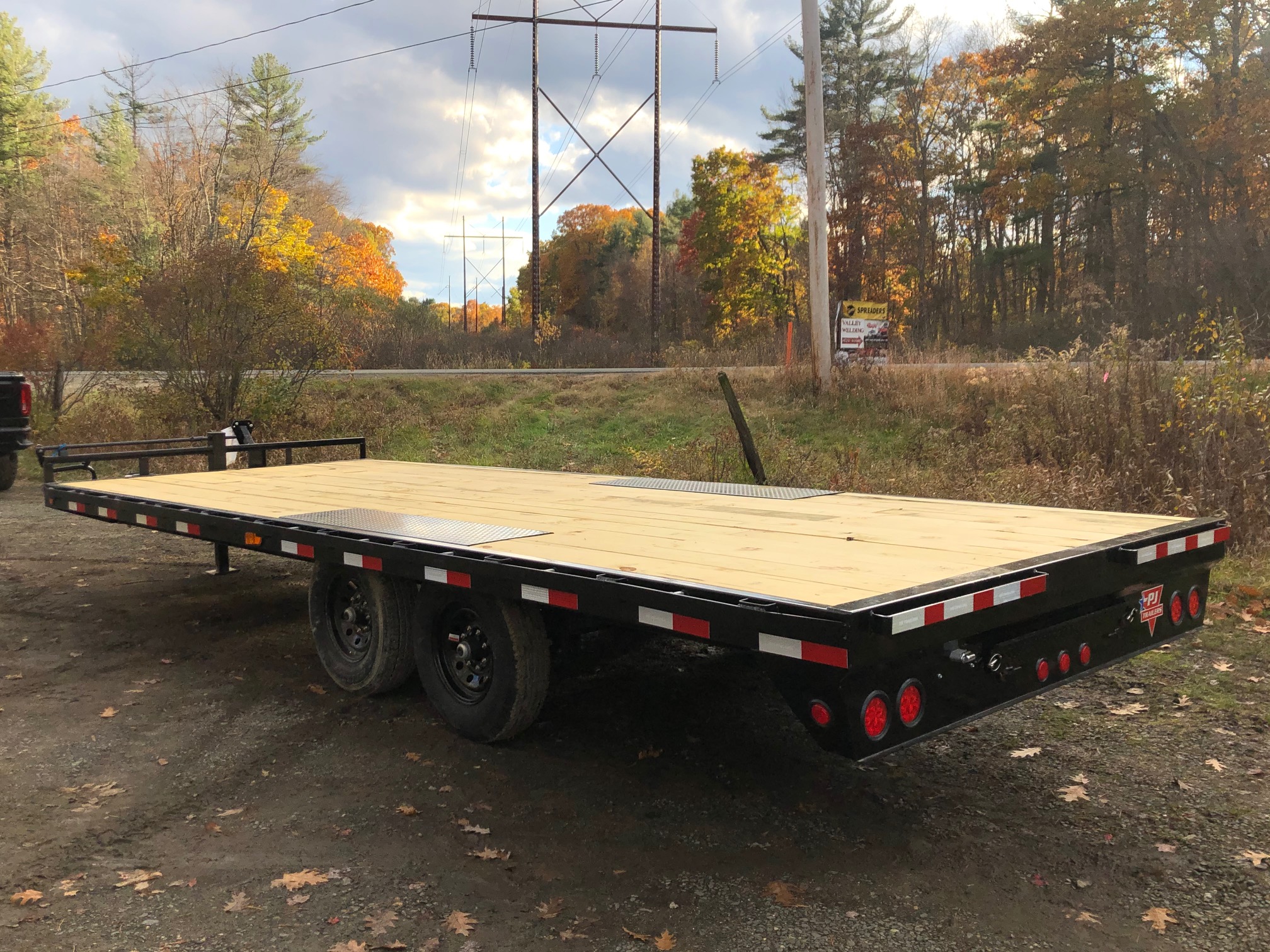 2022 PJ Trailers PJ F8 Deckover Flatdeck 20FT w/ Pull Out Ramps 16K GVW