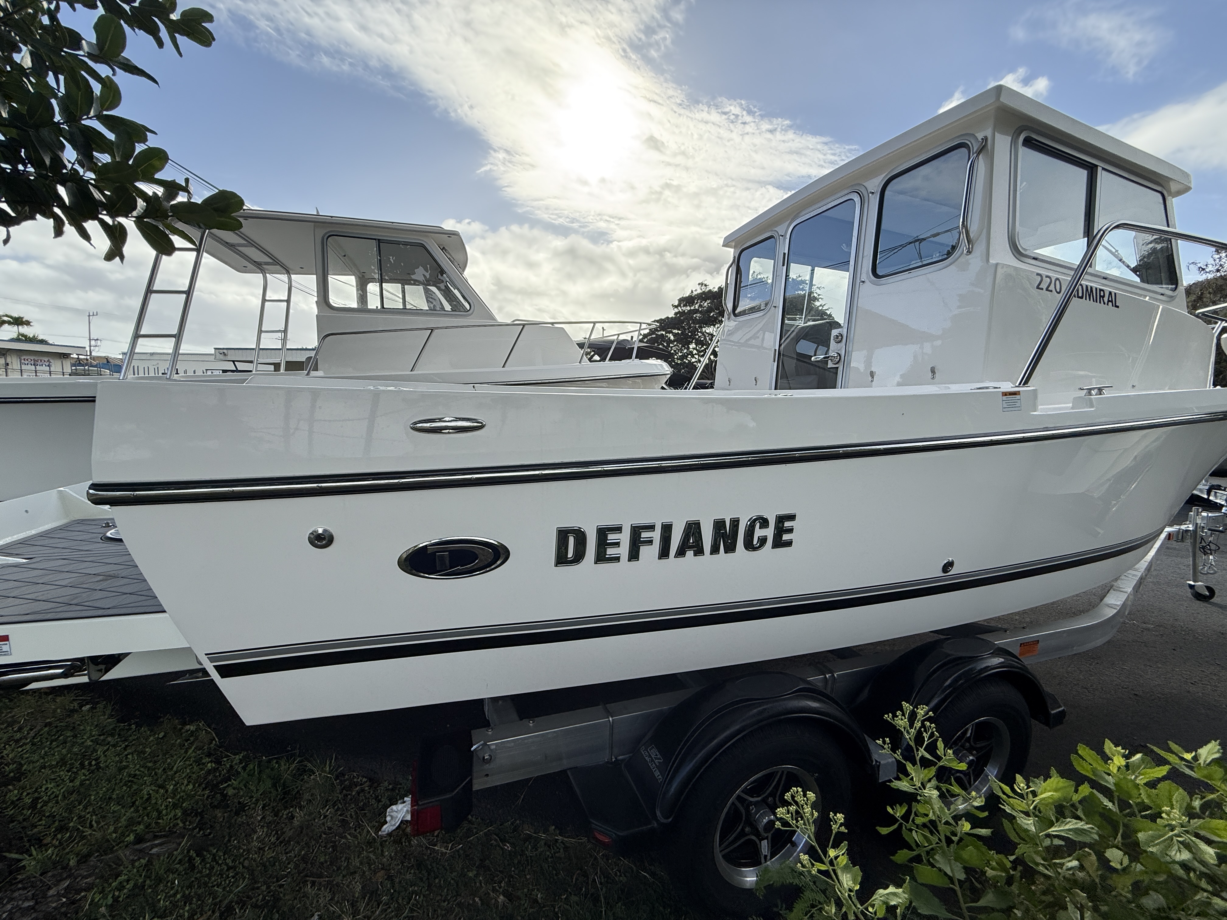 WESTNOWースパー海船-300-PG 2026 Defiance ADMIRAL 220 EX for Sale | Maui Marine Center
