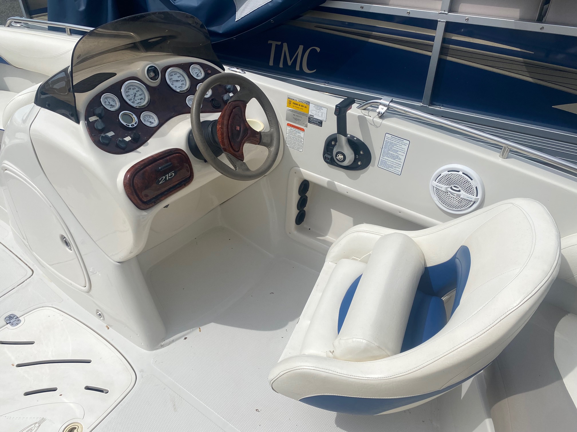 2006 Tahoe 215 - Photo 12