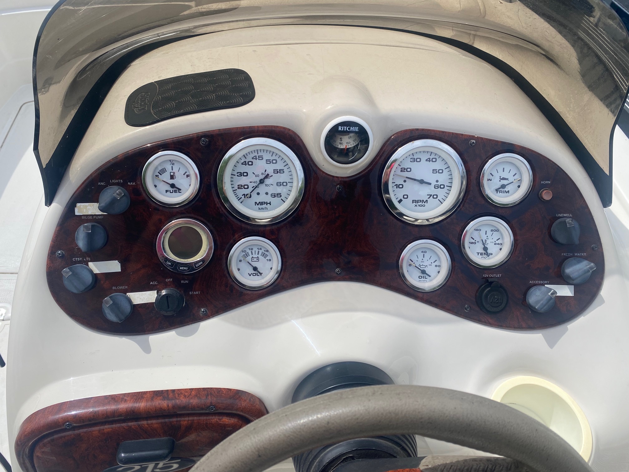 2006 Tahoe 215 - Photo 14