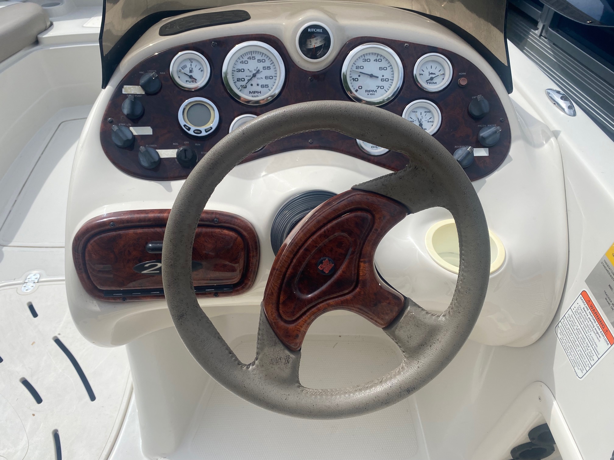 2006 Tahoe 215 - Photo 15