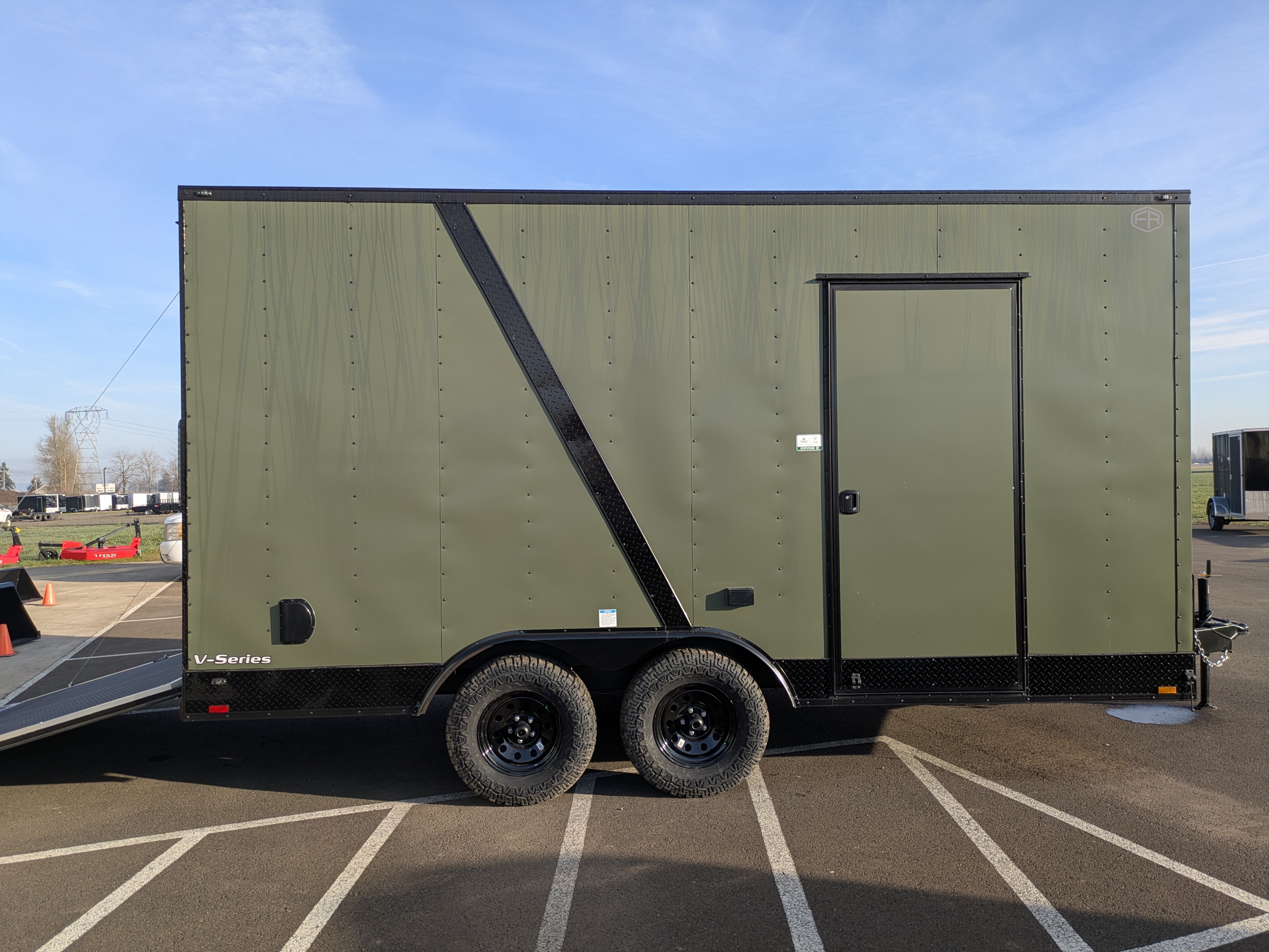2027 Continental Cargo photo 2