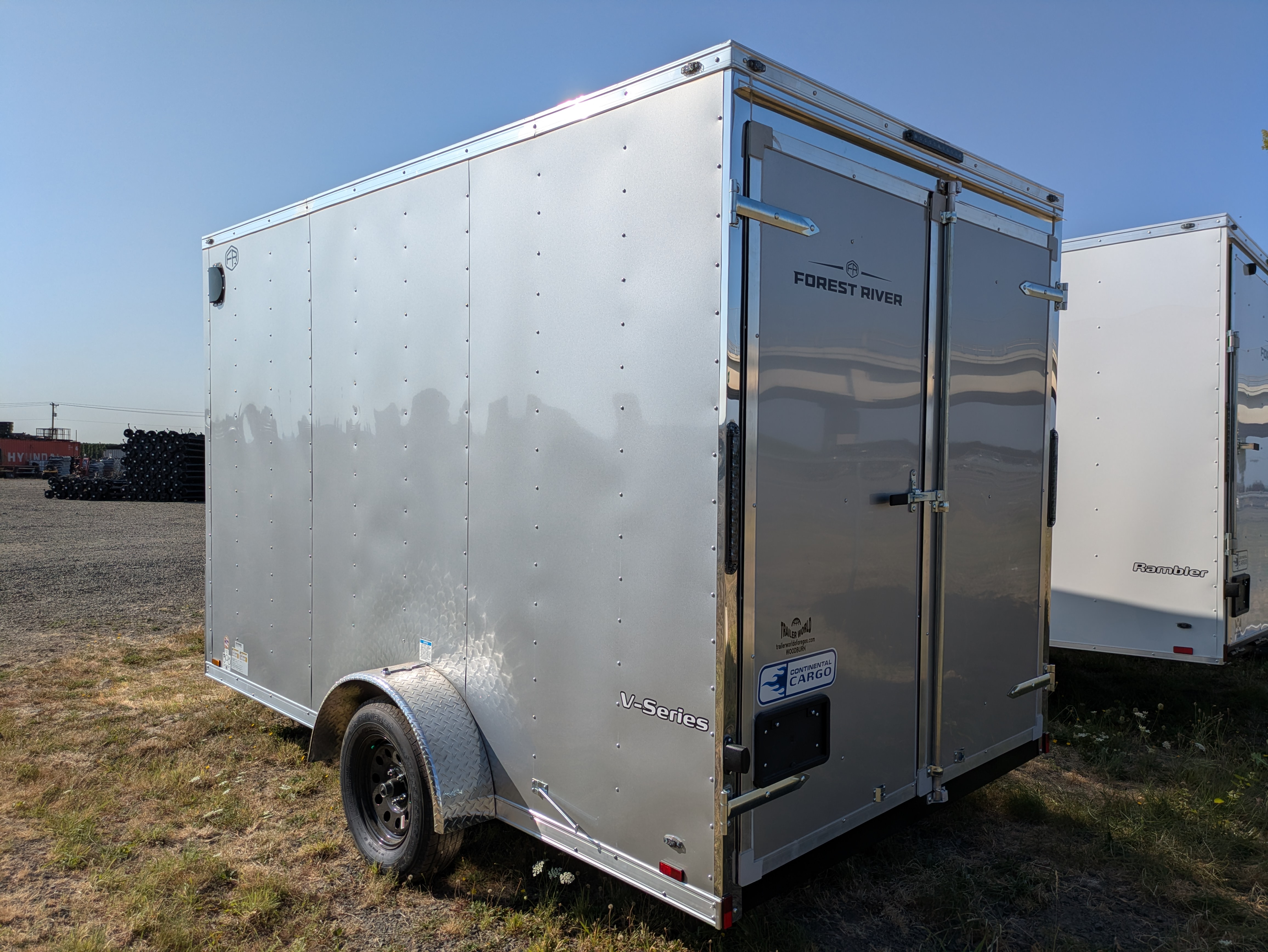 2027 Continental Cargo photo 3