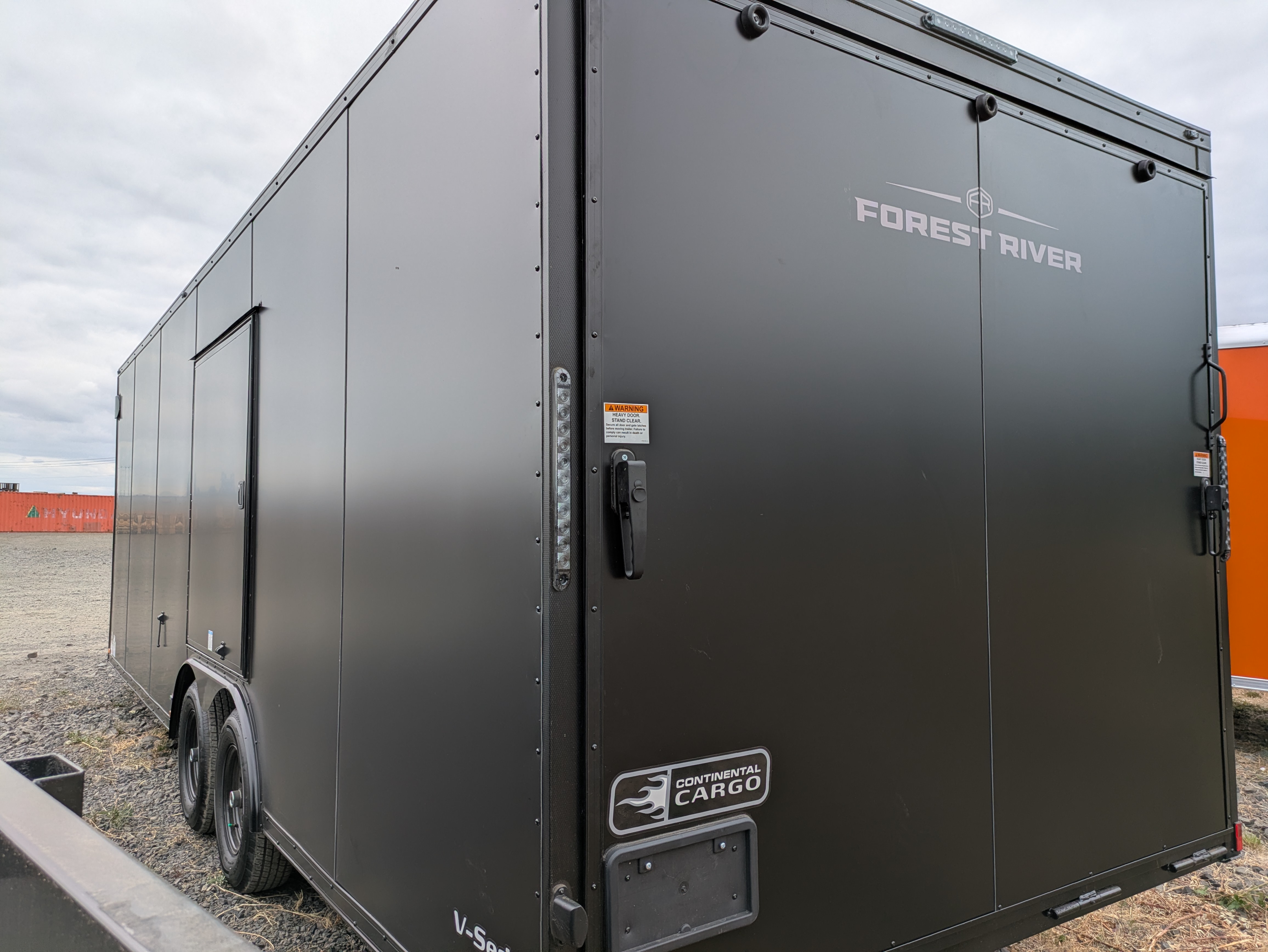 2027 Continental Cargo photo 3