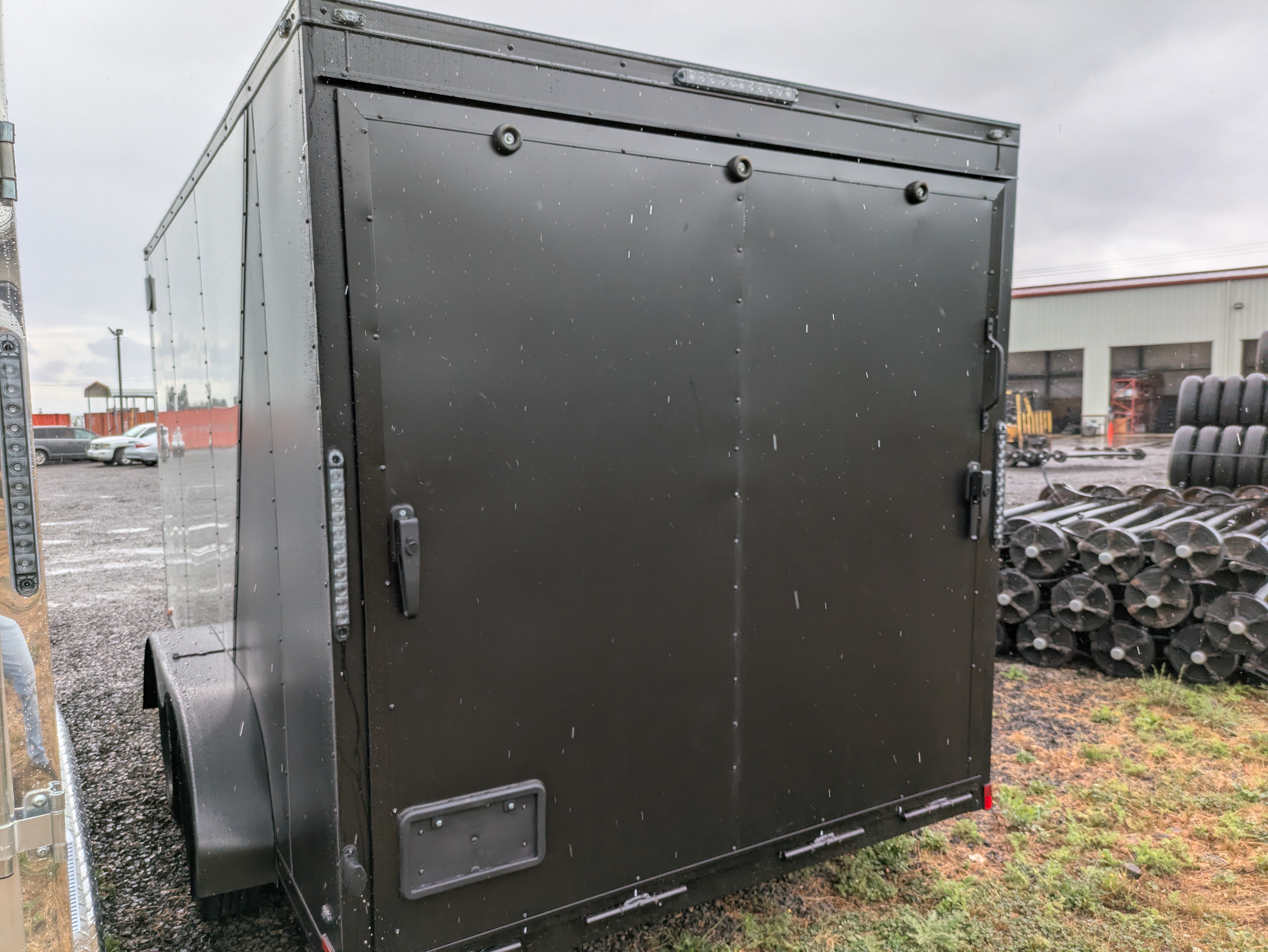 2027 Continental Cargo photo 2