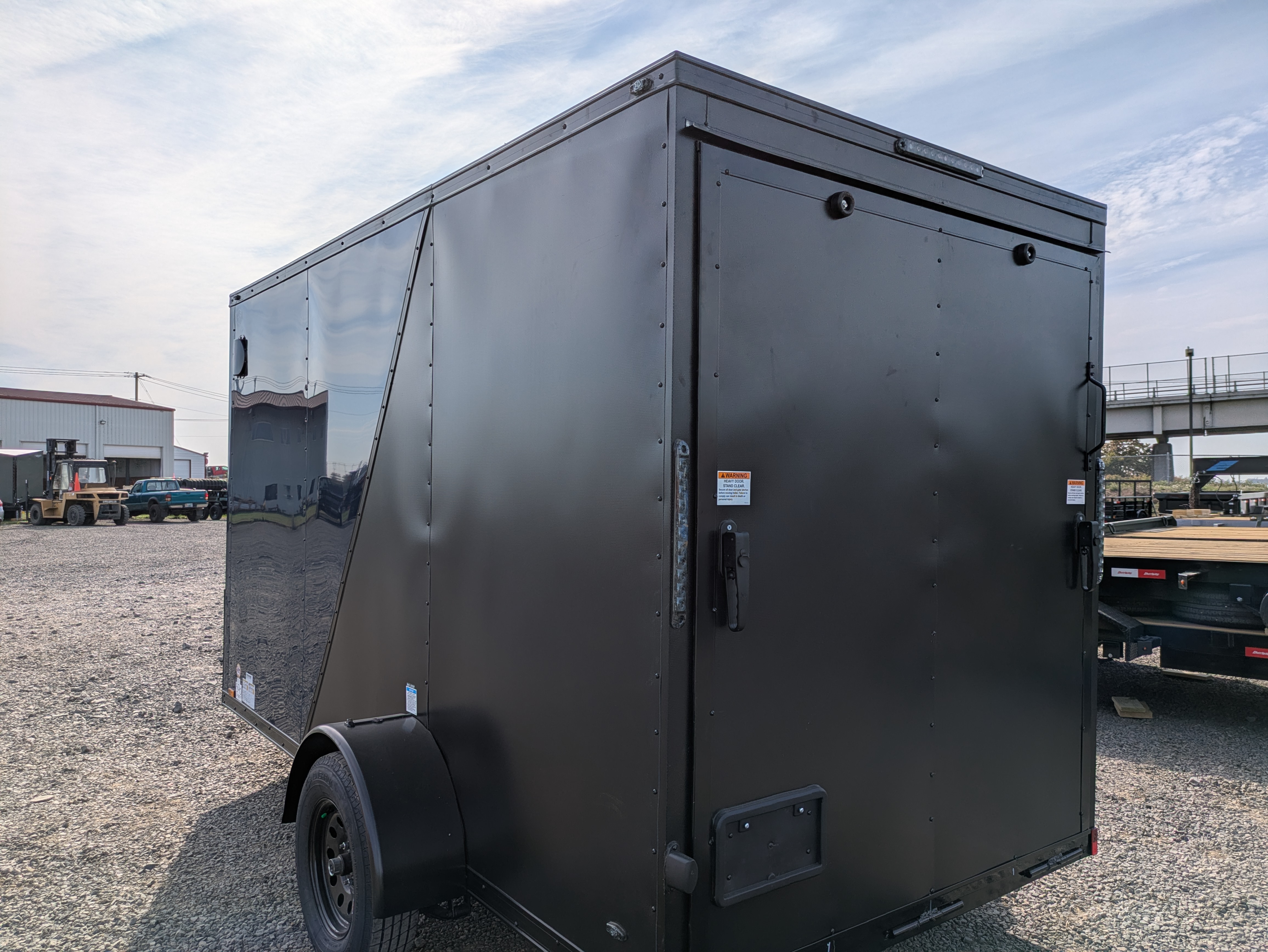 2027 Continental Cargo photo 3