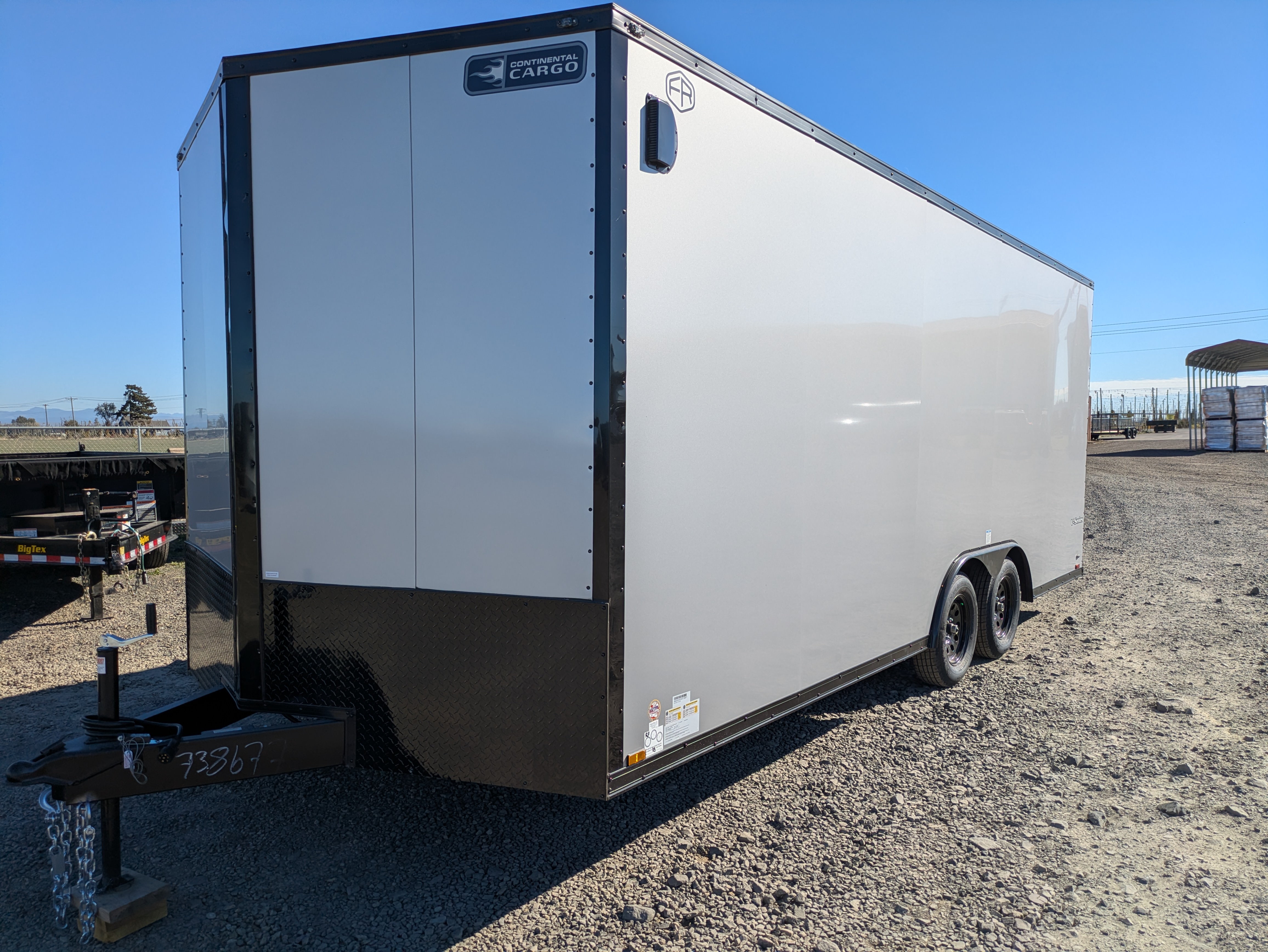 2027 Continental Cargo photo 2