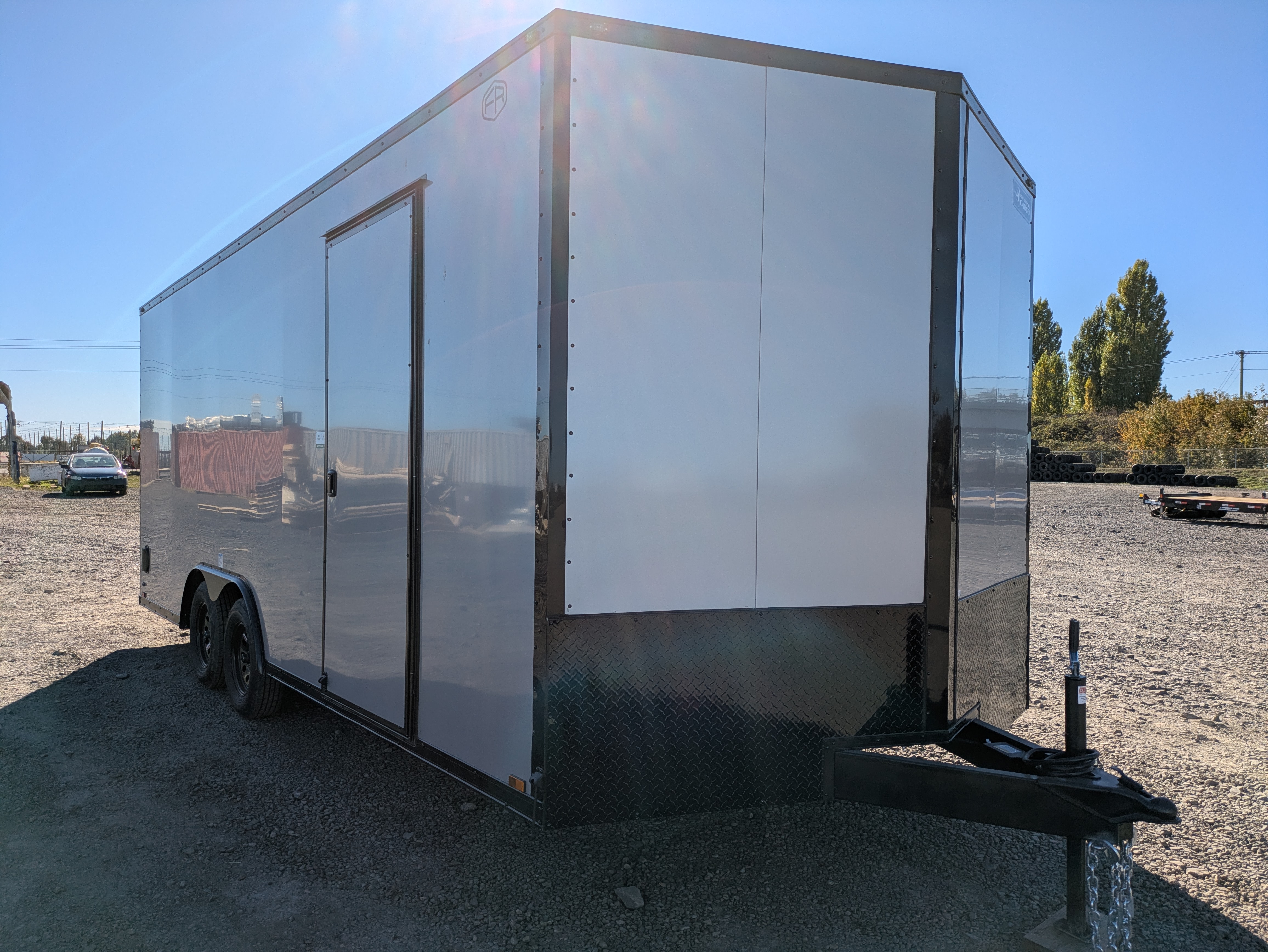 2027 Continental Cargo photo 3