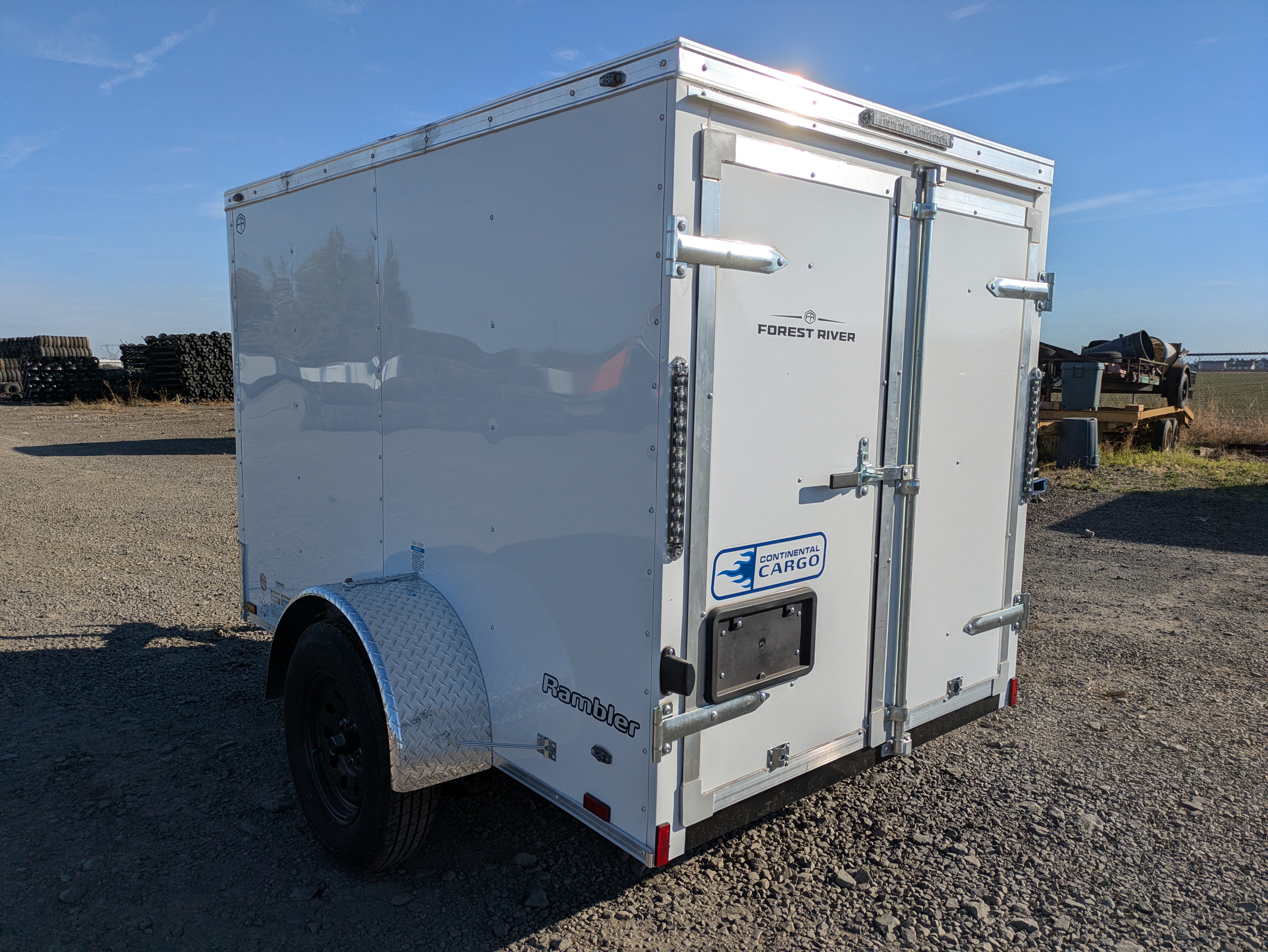 2027 Continental Cargo photo 2