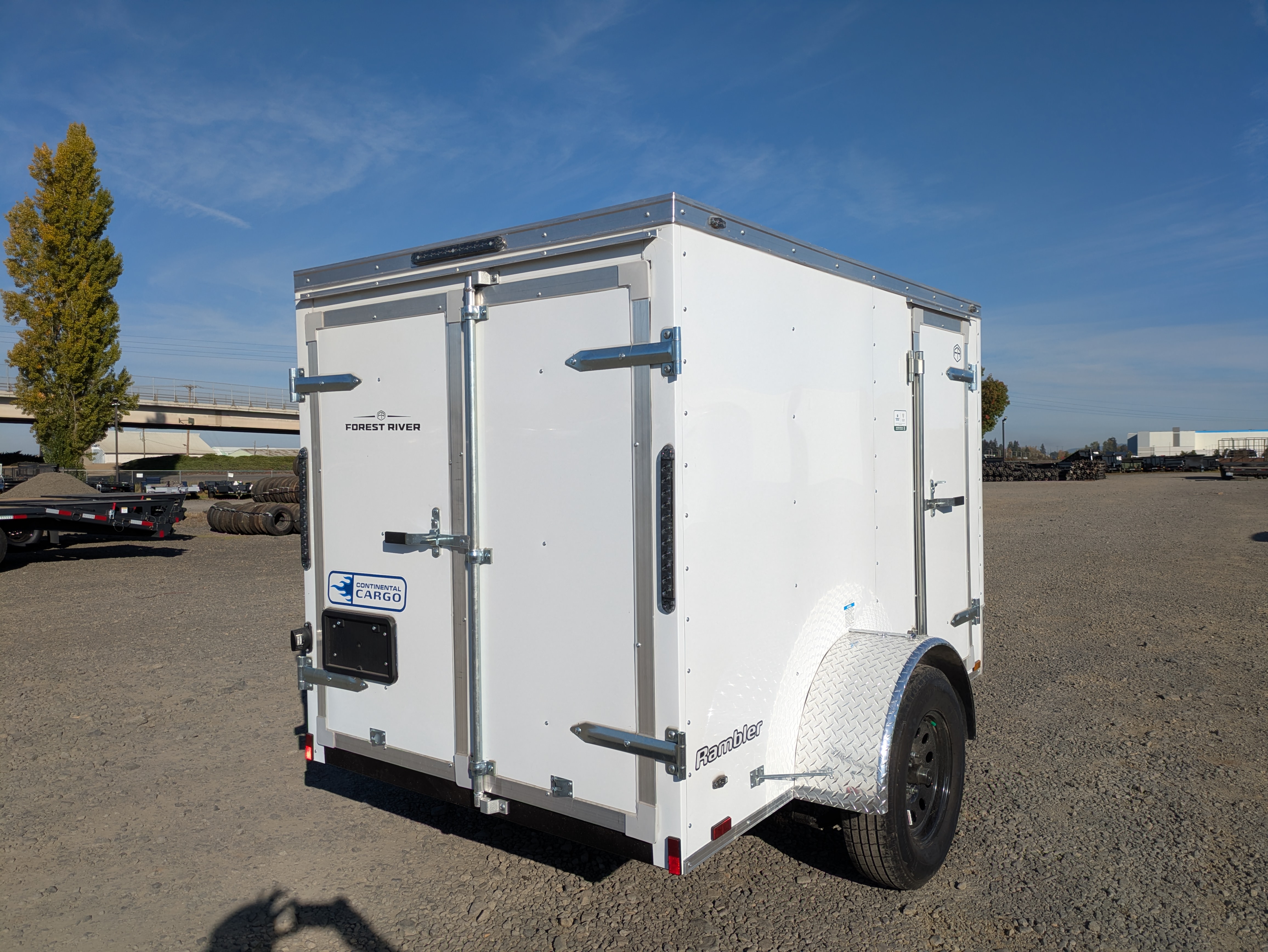 2027 Continental Cargo photo 3