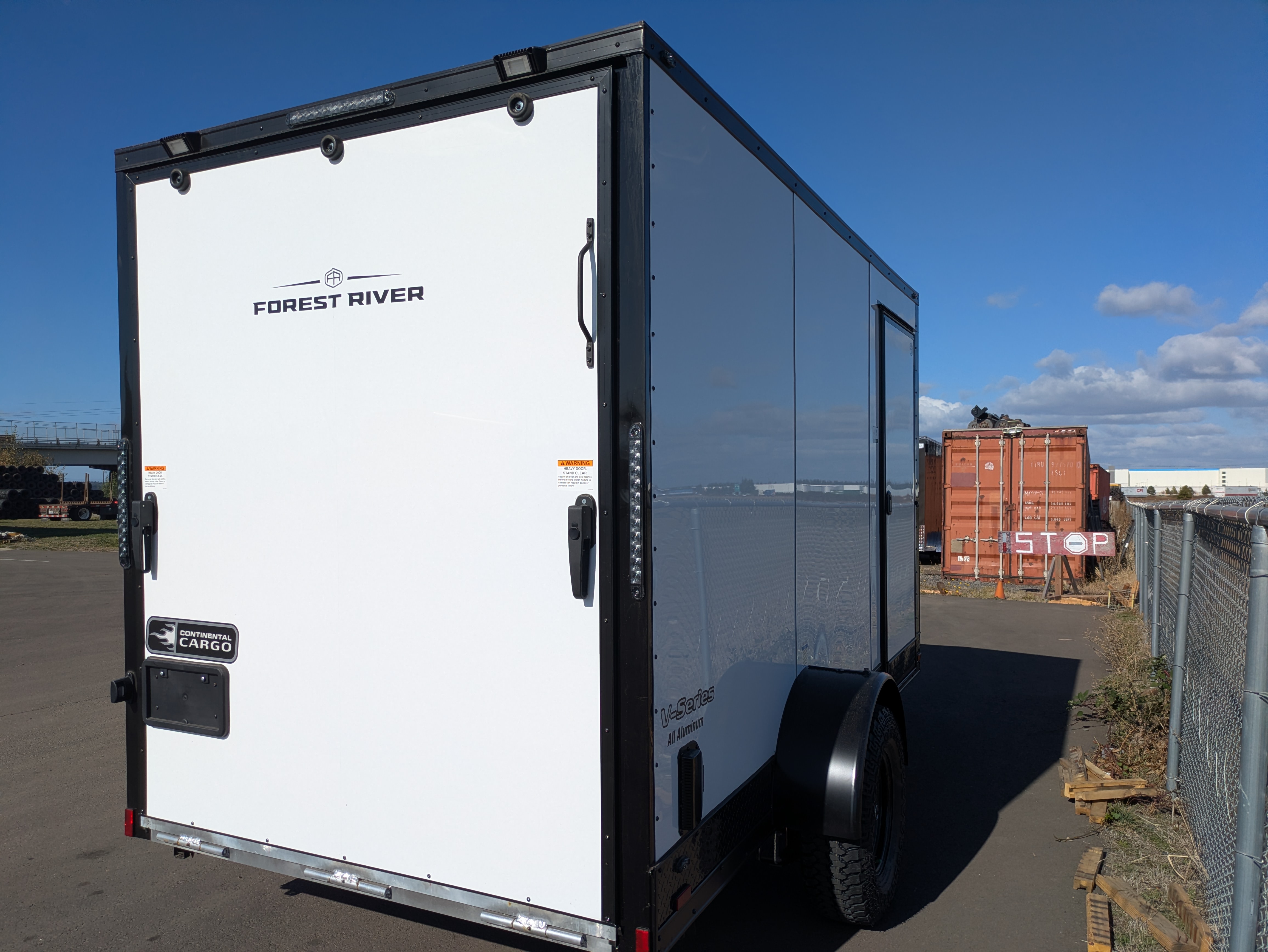 2027 Continental Cargo photo 2