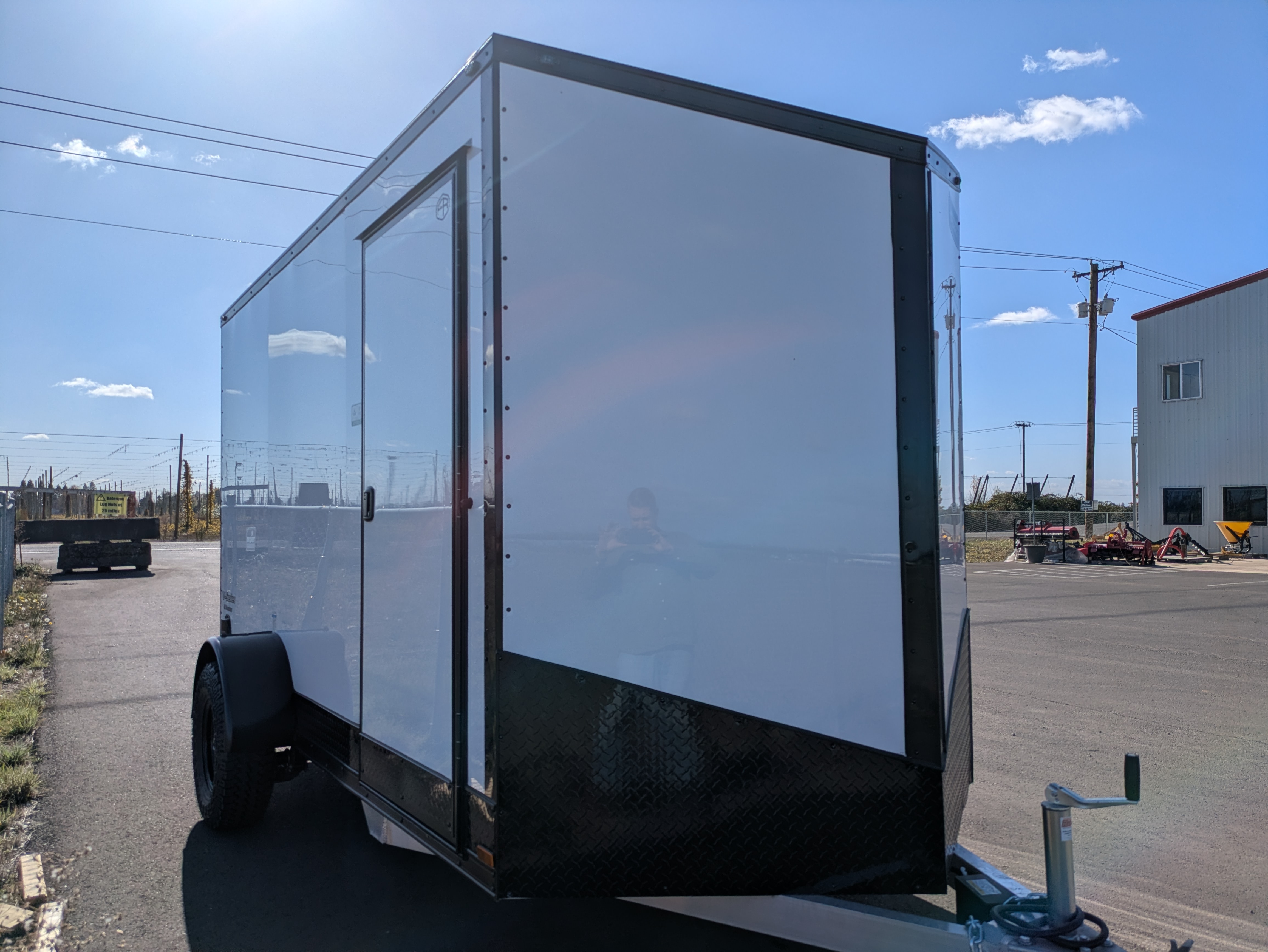 2027 Continental Cargo photo 3