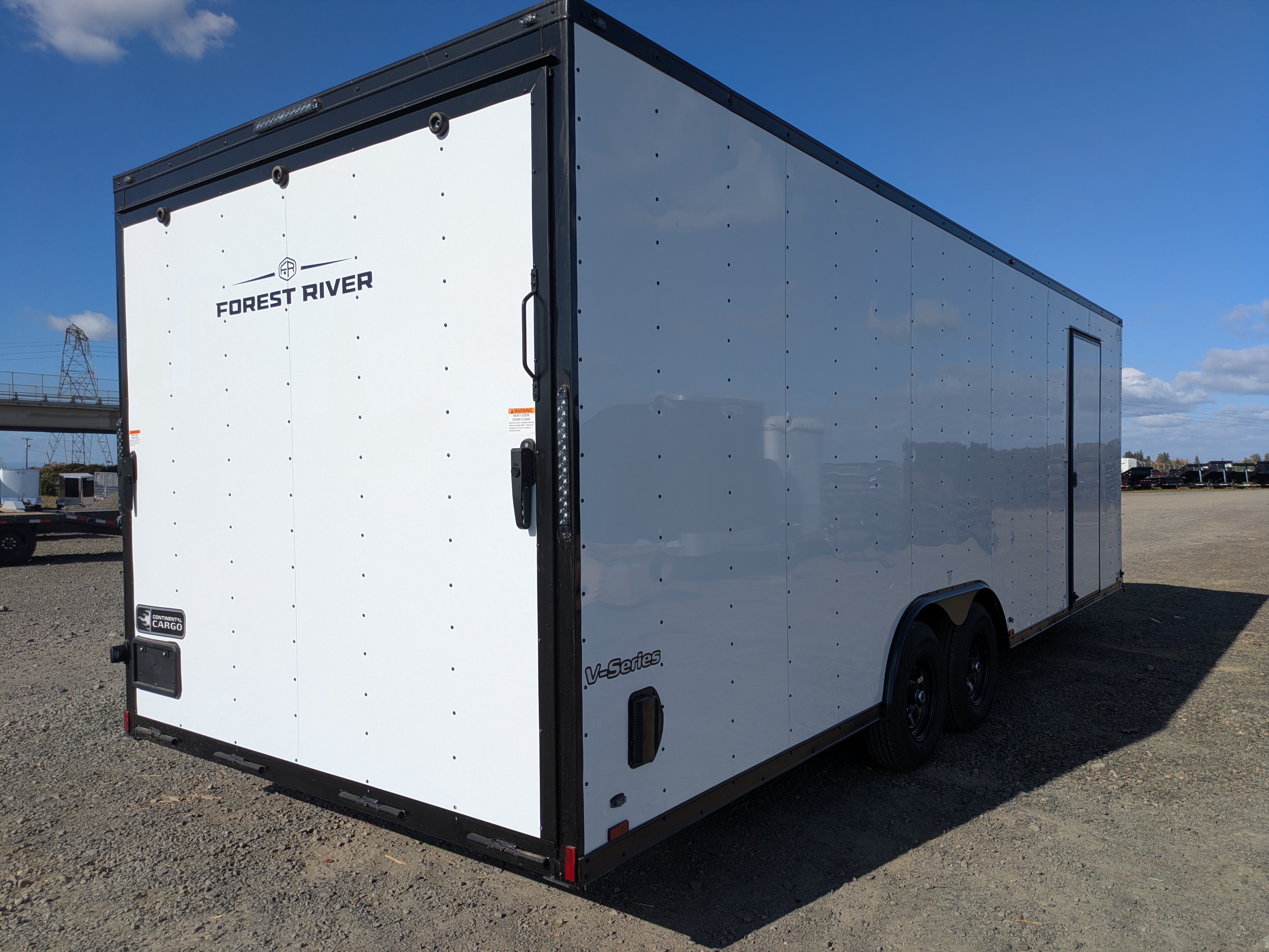 2027 Continental Cargo photo 2
