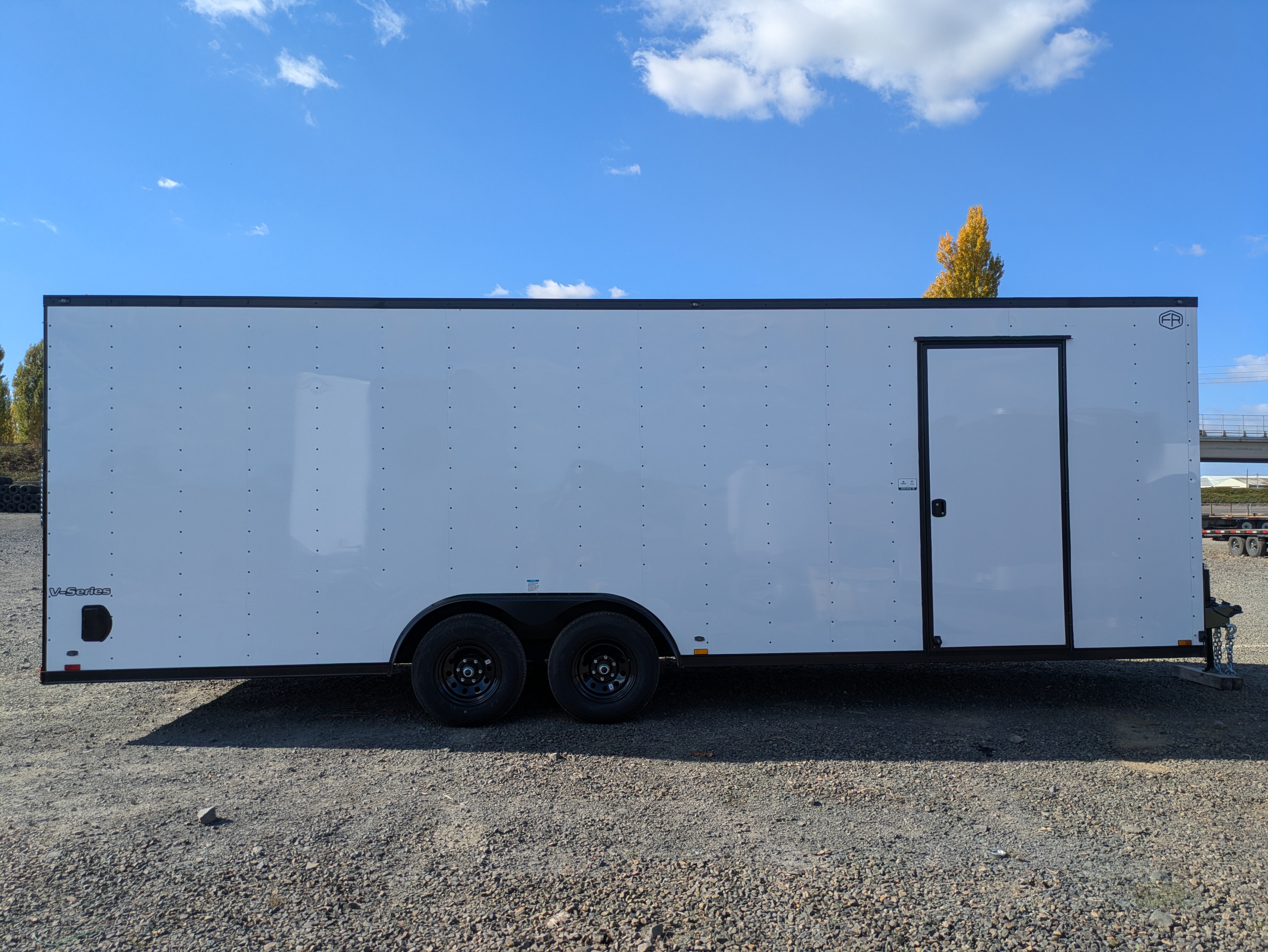 2027 Continental Cargo photo 3