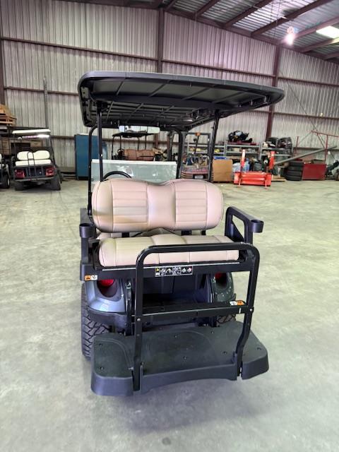 2025 E-Z-GO Express S4 EFI gas - Photo 4
