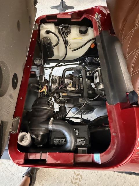 2025 E-Z-GO Express L6 EFI Gas - Photo 5