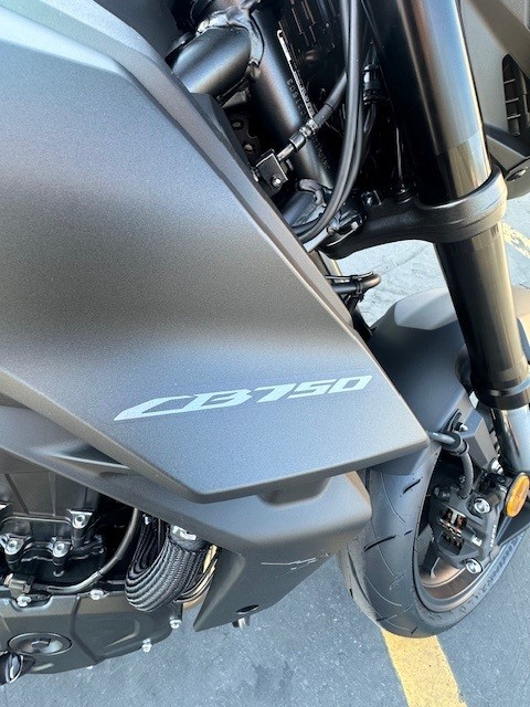 2025 Honda CB750 HORNET - Photo 9