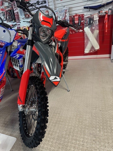 2025 Beta Motorcycles 300 XTRAINER - Photo 3