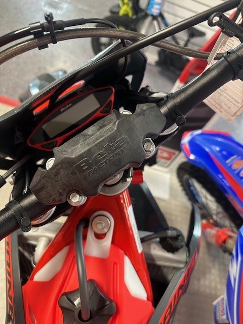 2025 Beta Motorcycles 300 XTRAINER - Photo 4