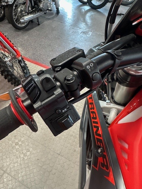 2025 Beta Motorcycles 300 XTRAINER - Photo 5