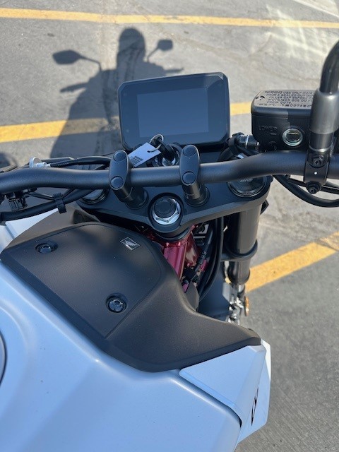 2025 Honda CB750 HORNET Base - Photo 9