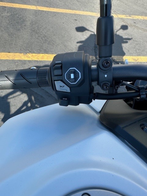 2025 Honda CB750 HORNET Base - Photo 10