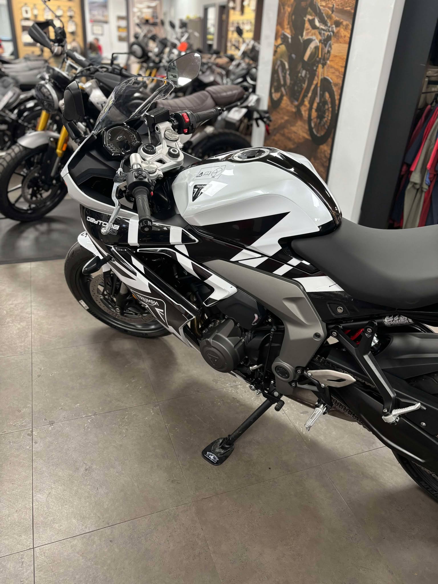 2025 Triumph Daytona 660 - Photo 6