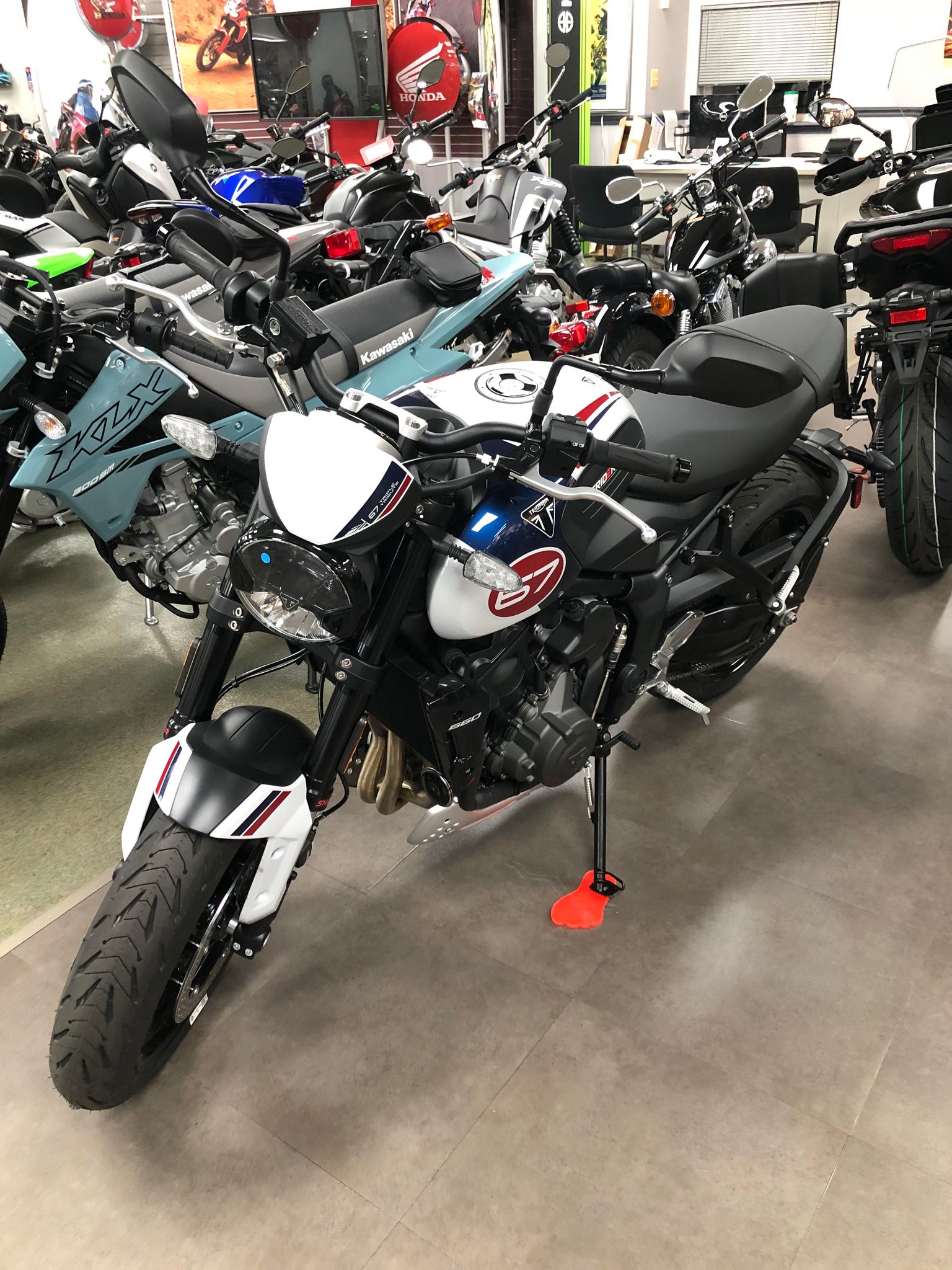 2025 Triumph Trident 660 Triple Tribute - Photo 12