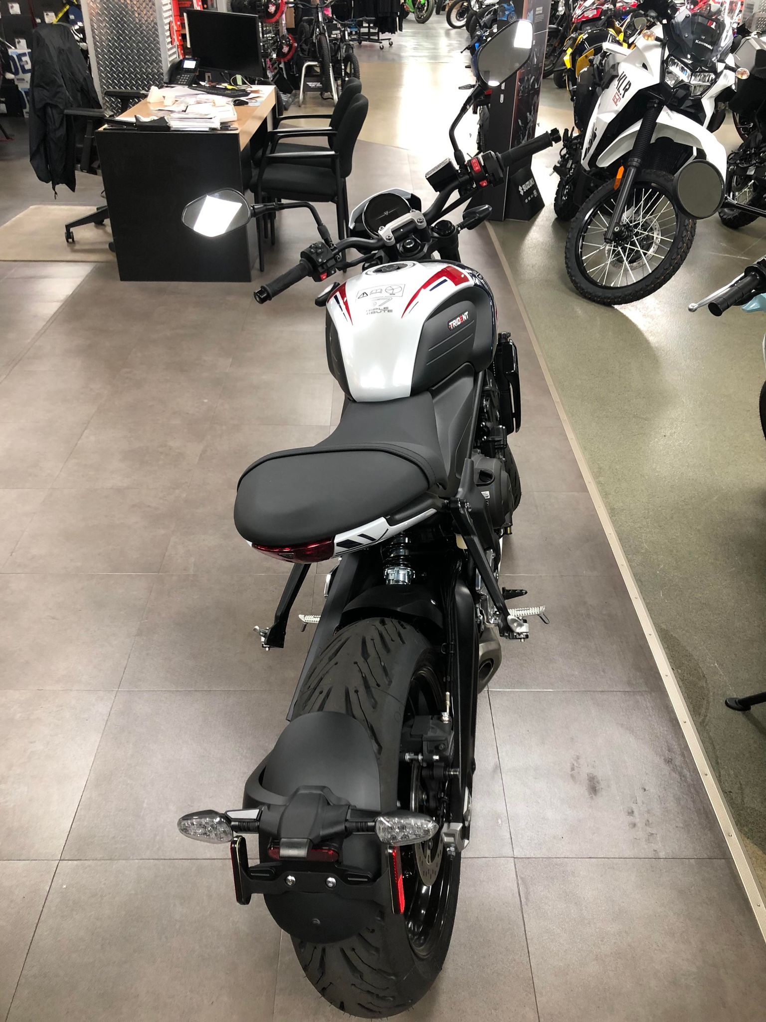 2025 Triumph Trident 660 Triple Tribute - Photo 7