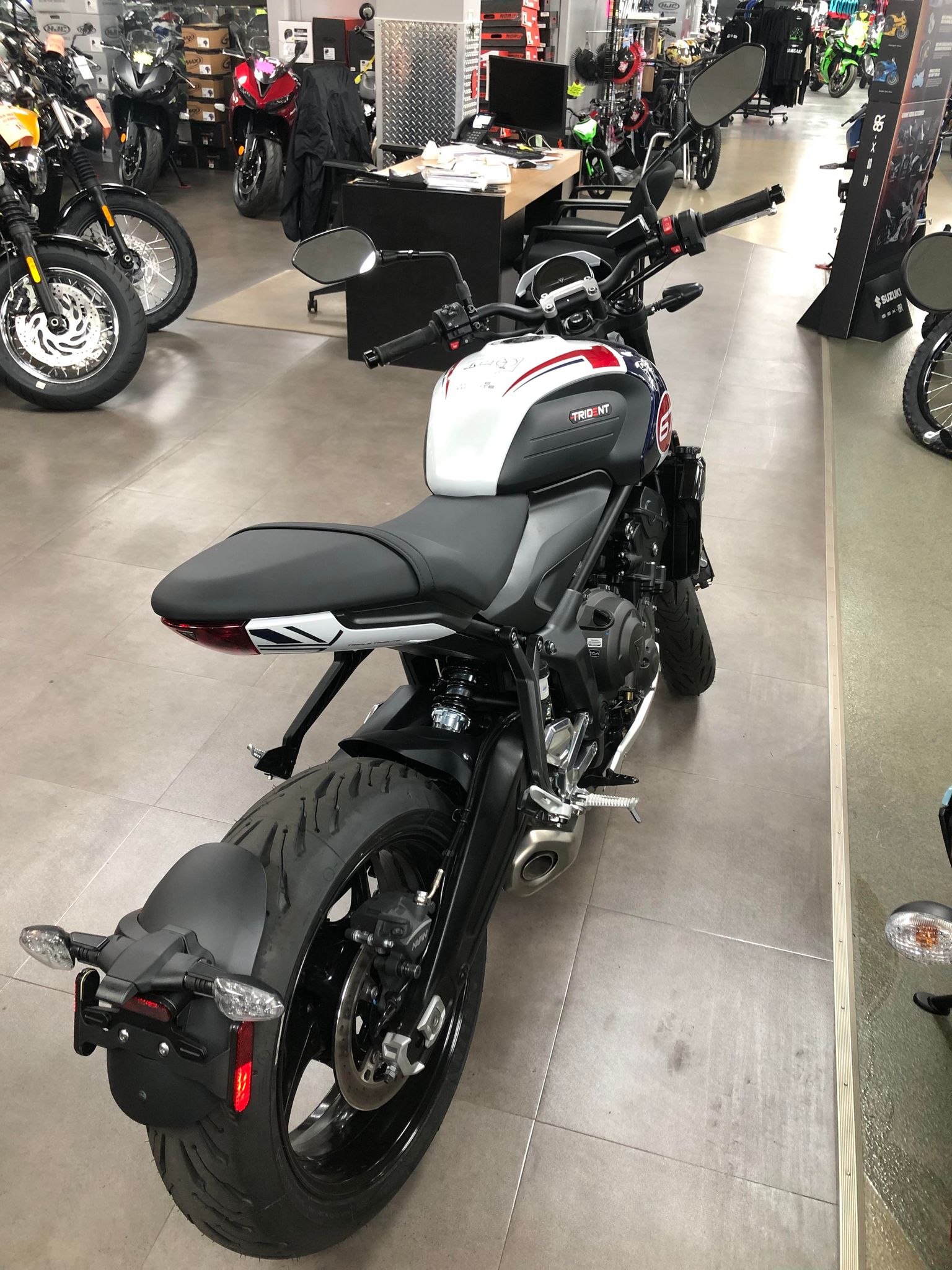 2025 Triumph Trident 660 Triple Tribute - Photo 6