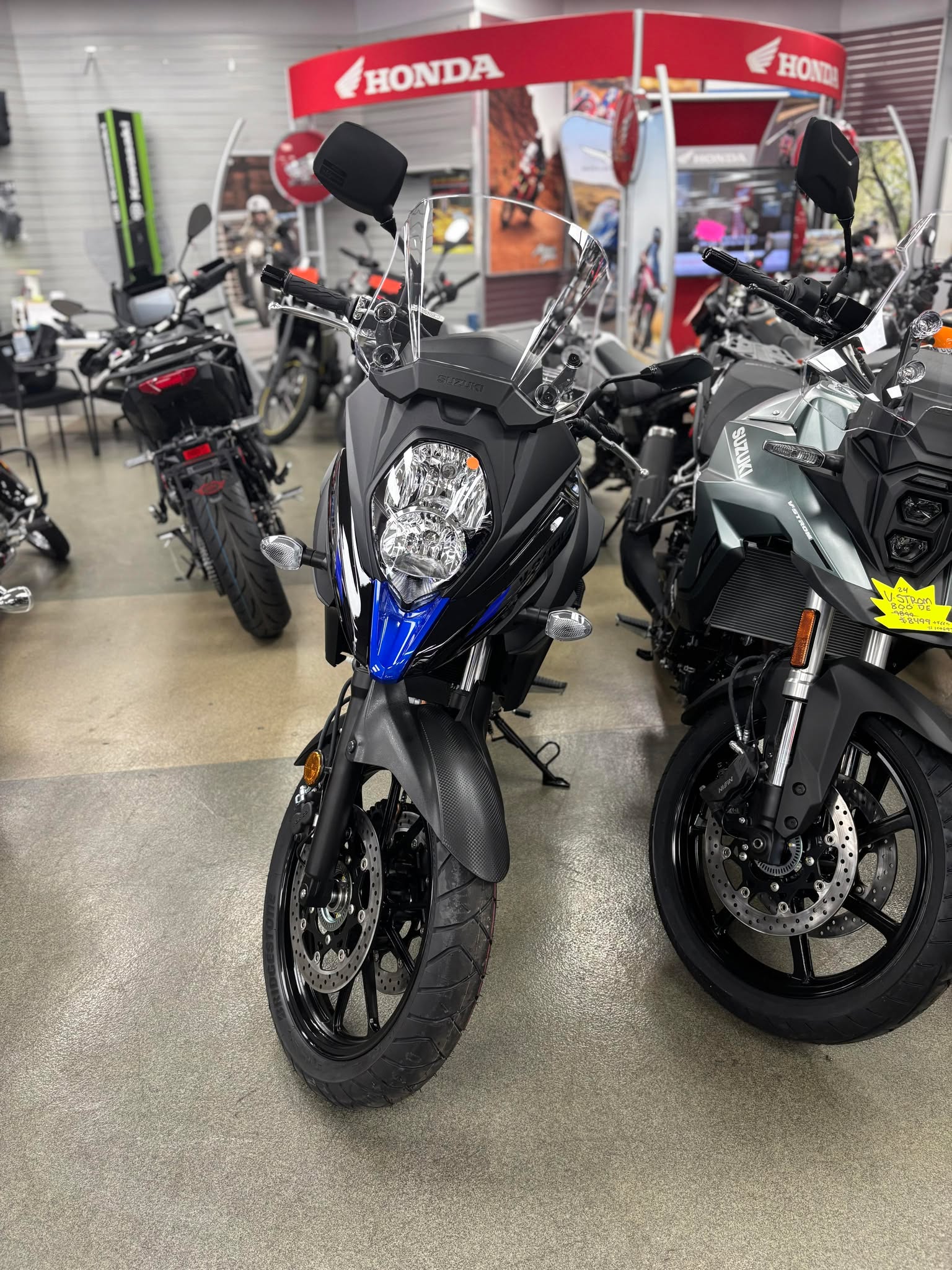 2025 Suzuki V-Strom 650 - Photo 10