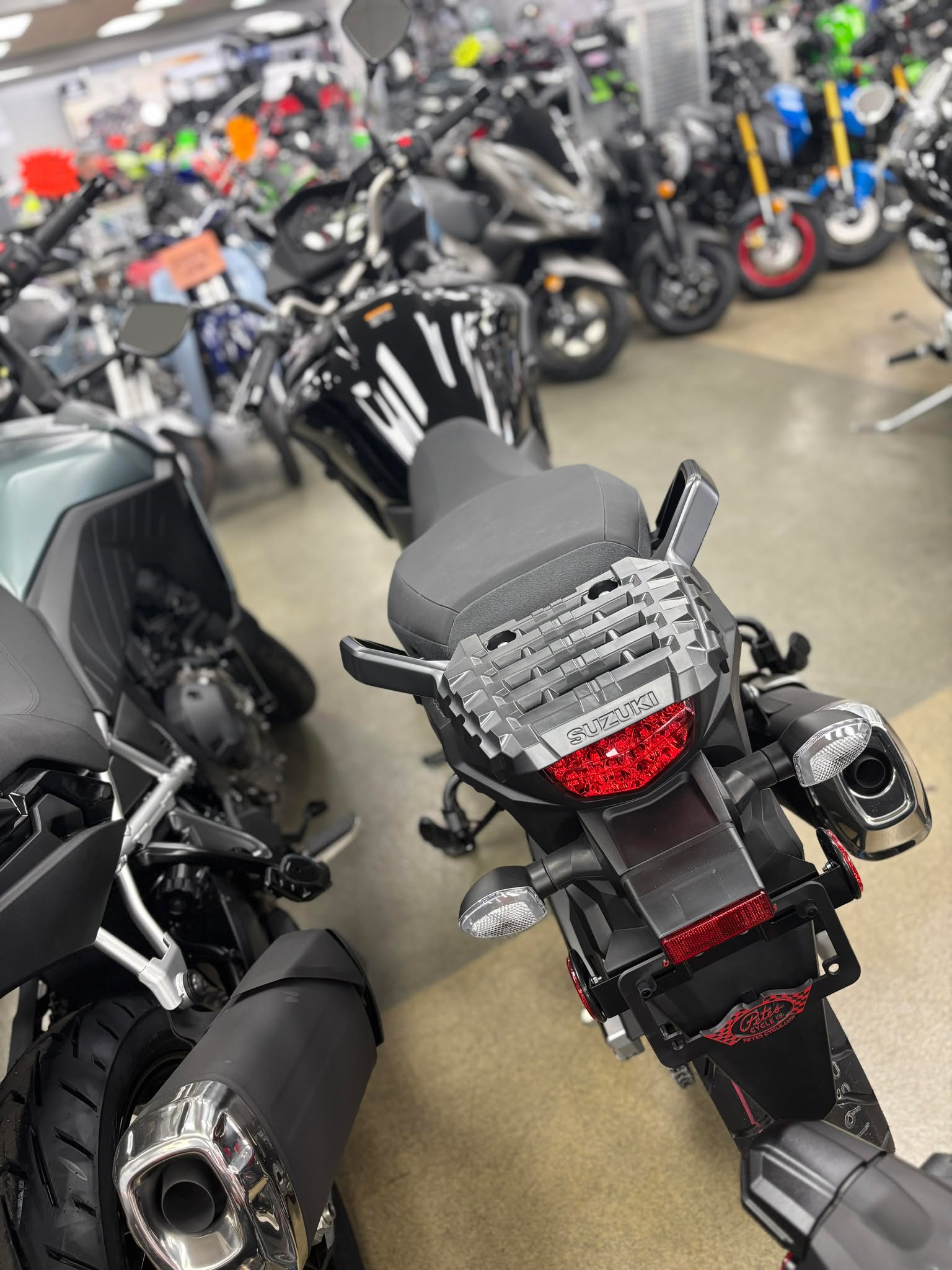 2025 Suzuki V-Strom 650 - Photo 6