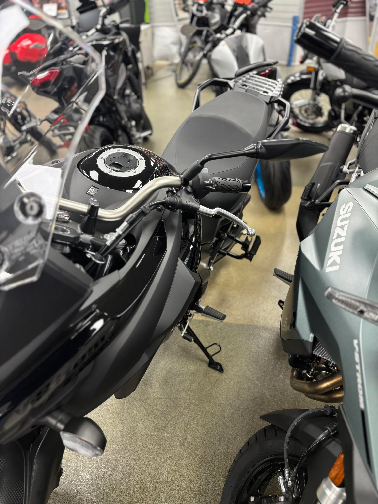 2025 Suzuki V-Strom 650 - Photo 7