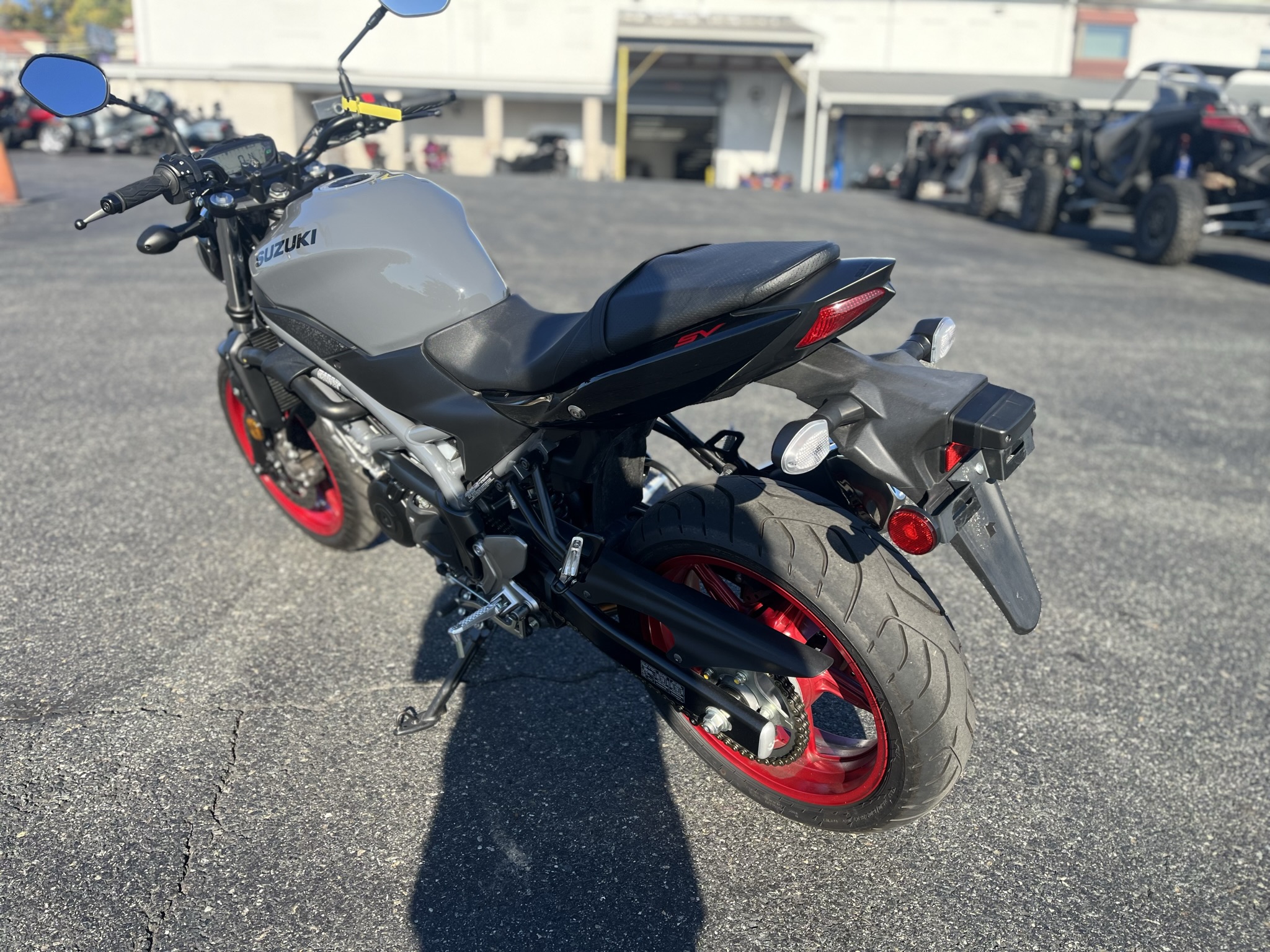 2023 Suzuki SFV650 - Photo 10