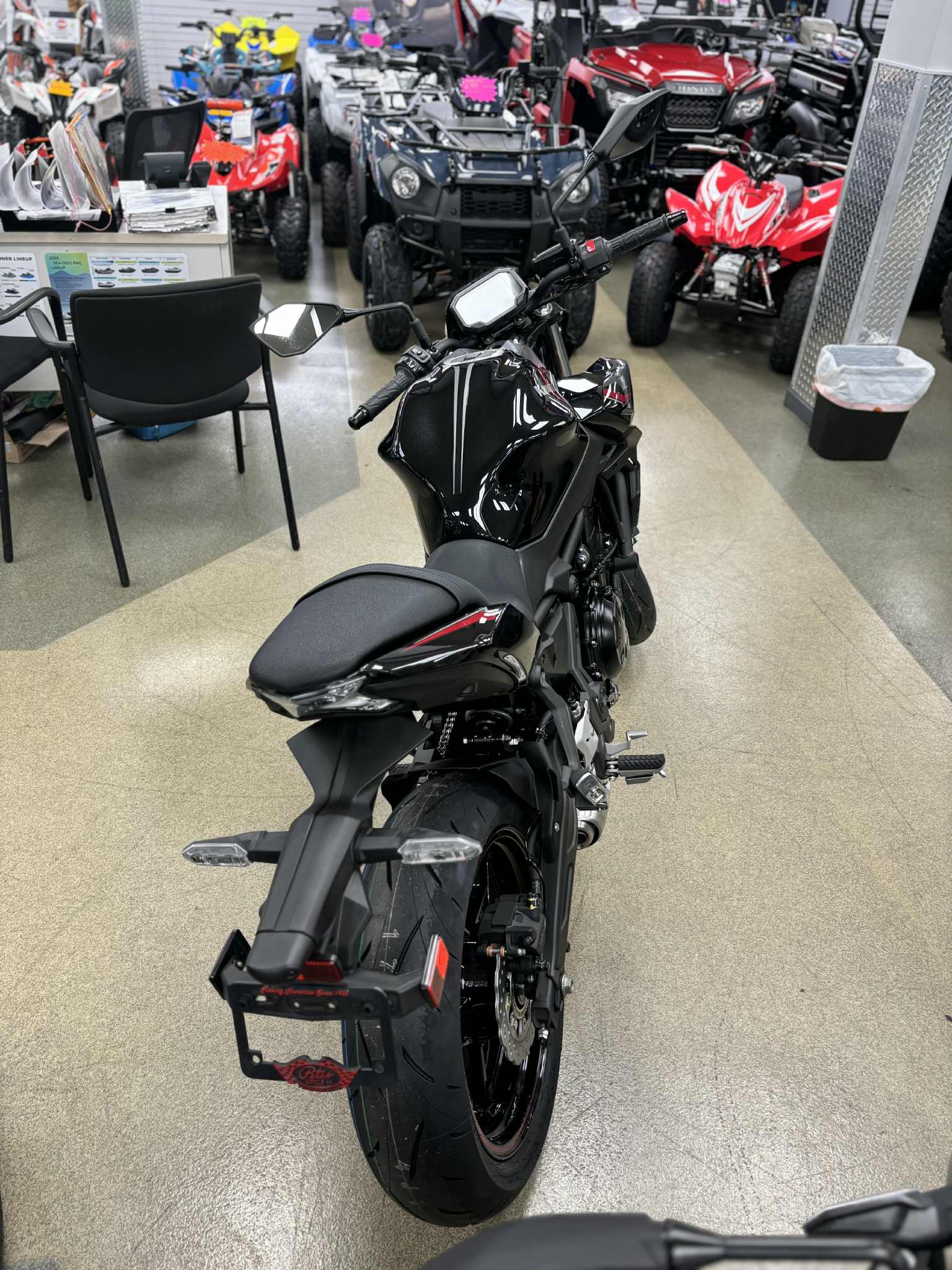 2025 Kawasaki Z650 - Photo 4