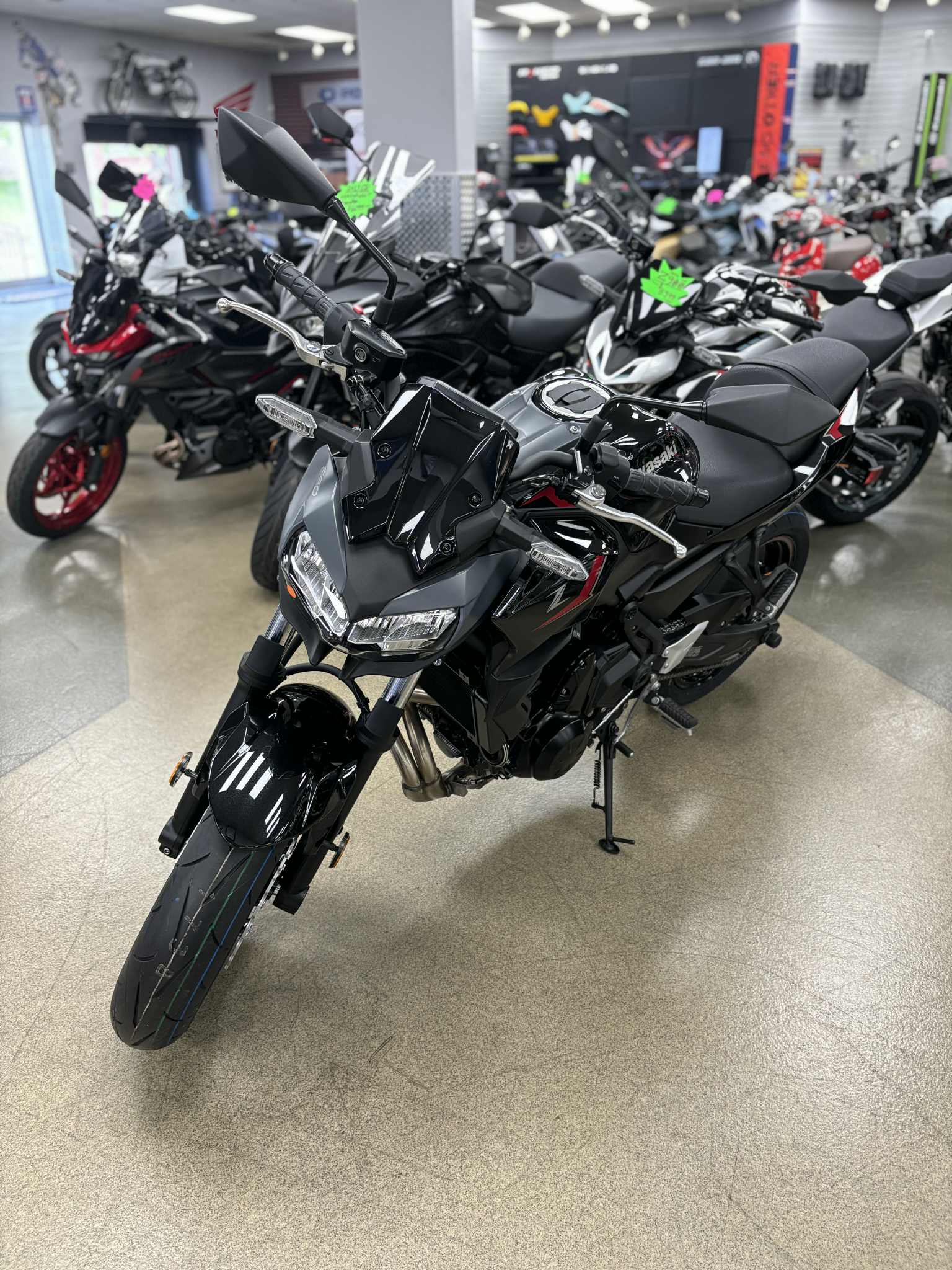 2025 Kawasaki Z650 - Photo 9