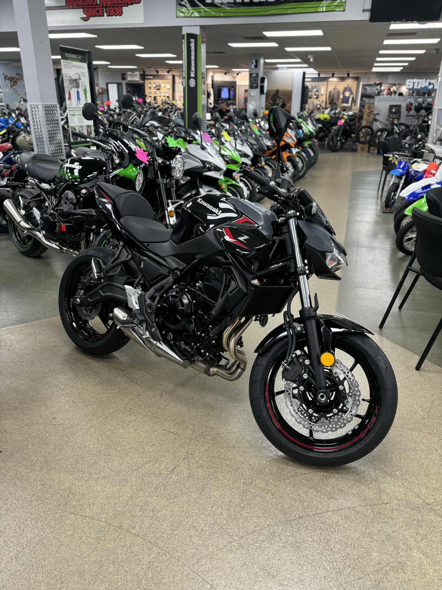 2025 Kawasaki Z650 - Photo 2