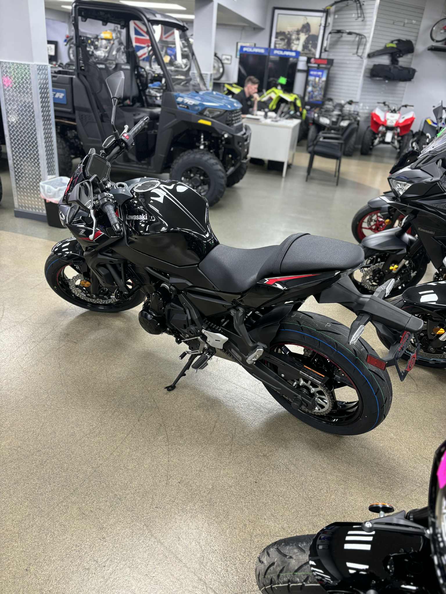 2025 Kawasaki Z650 - Photo 6